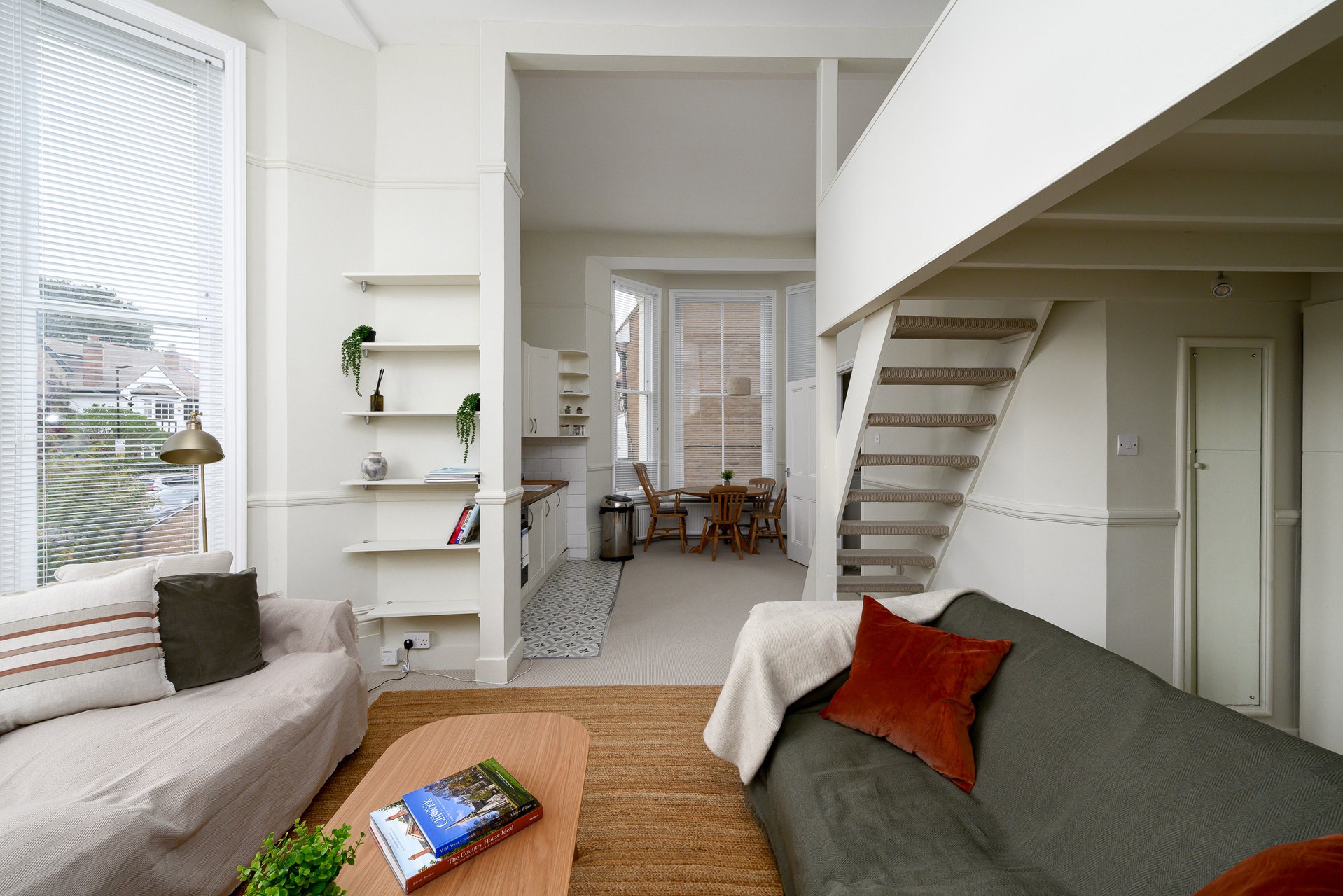 GuestReady - Cosy Loft Studio in Chiswick in flat 2, 2 Devonshire Gardens, London W4 3TW, UK W4 3TW - Property image 13 - VivreStays