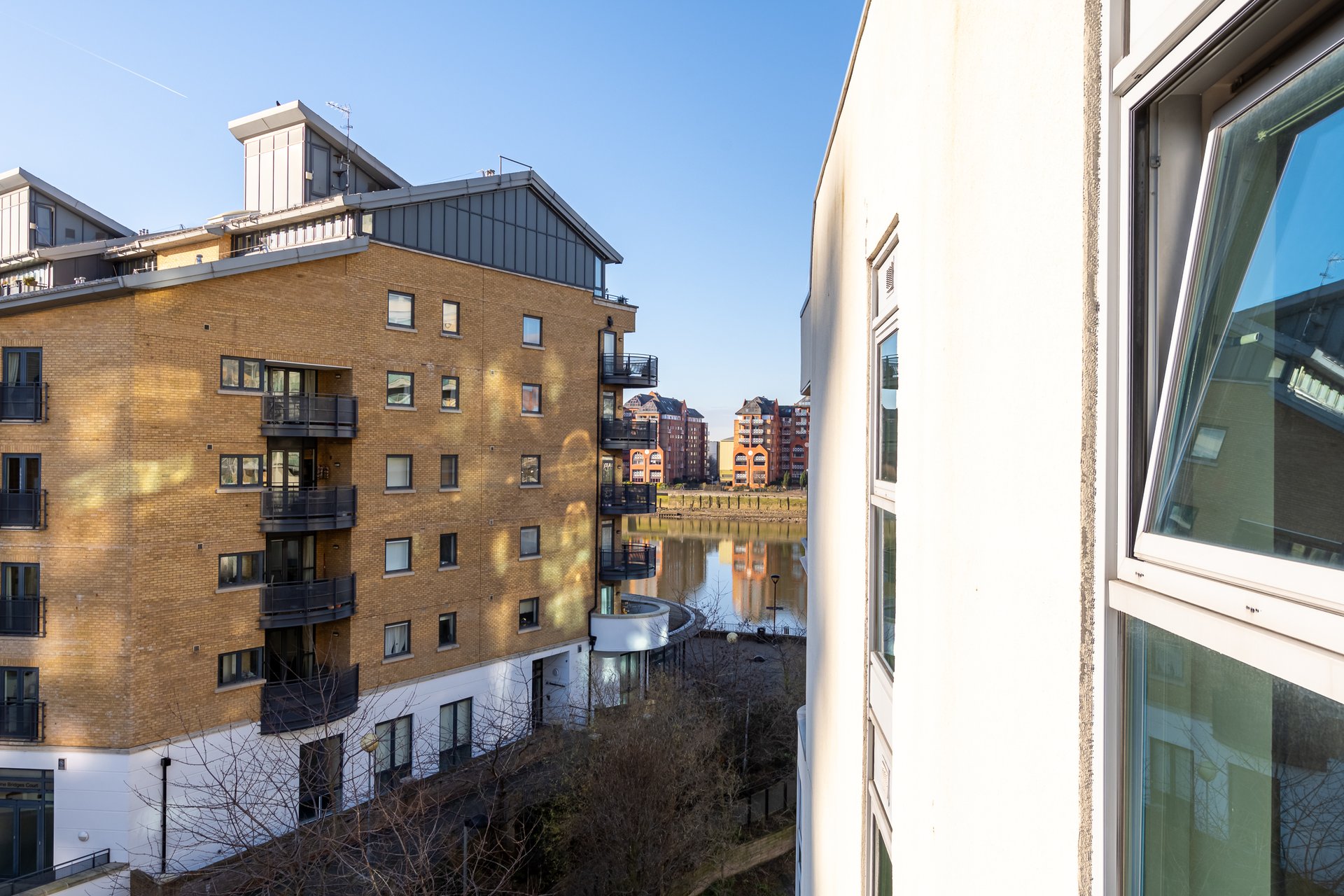 GuestReady - Modern 2bed w Balcony in Battersea in Flat 43 Orbis Wharf, Bridges Court Road, London SW11 3GW, UK, London, United Kingdom - Property image 19 - VivreStays