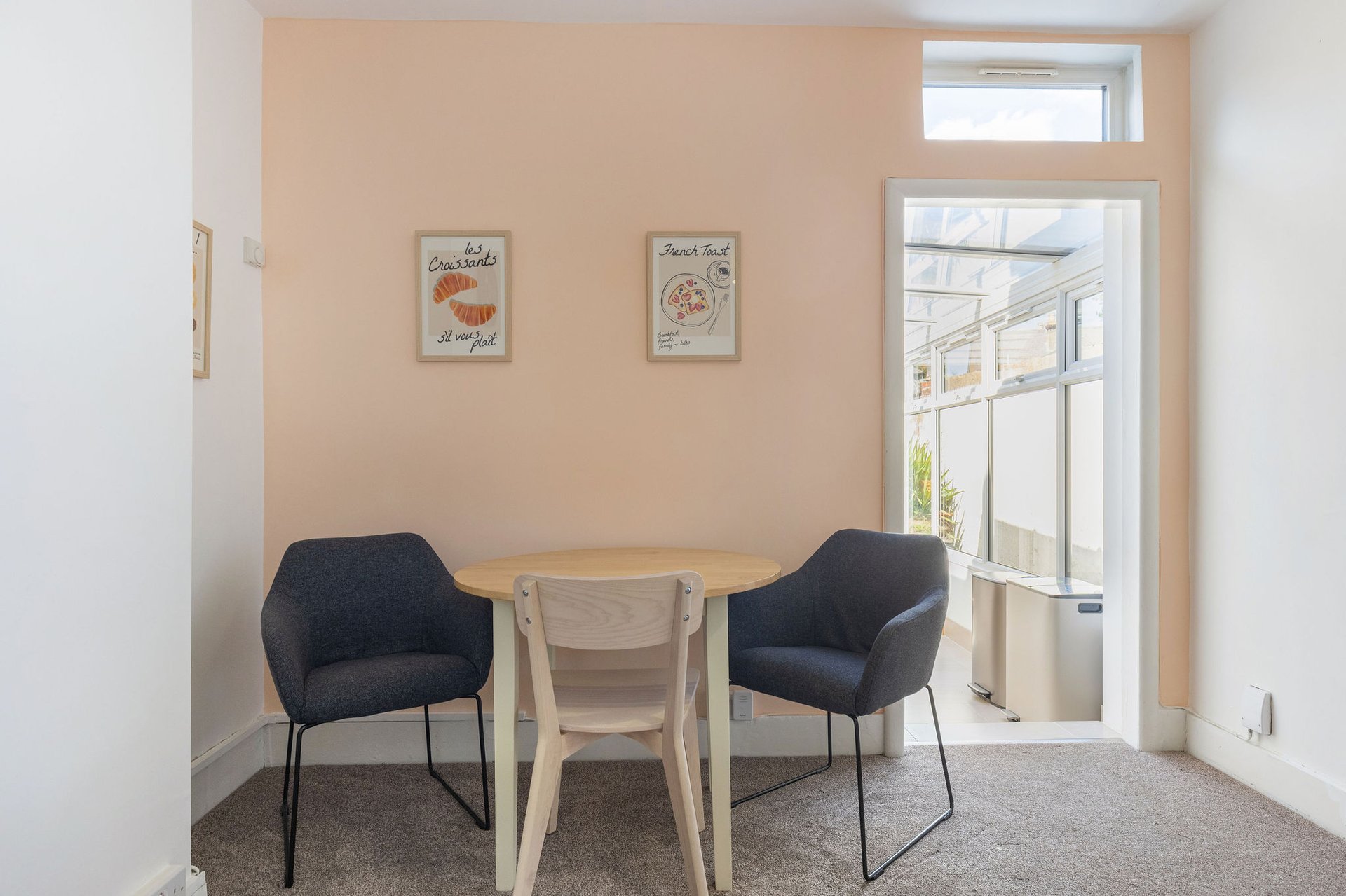 View GuestReady - Charming Kingston Home with Garden in 71 Acre Rd, Kingston upon Thames KT2 6ES, UK KT2 6ES GuestReady - Charming Kingston Home with Garden in 71 Acre Rd, Kingston upon Thames KT2 6ES, UK KT2 6ES - Property image 23 - VivreStays