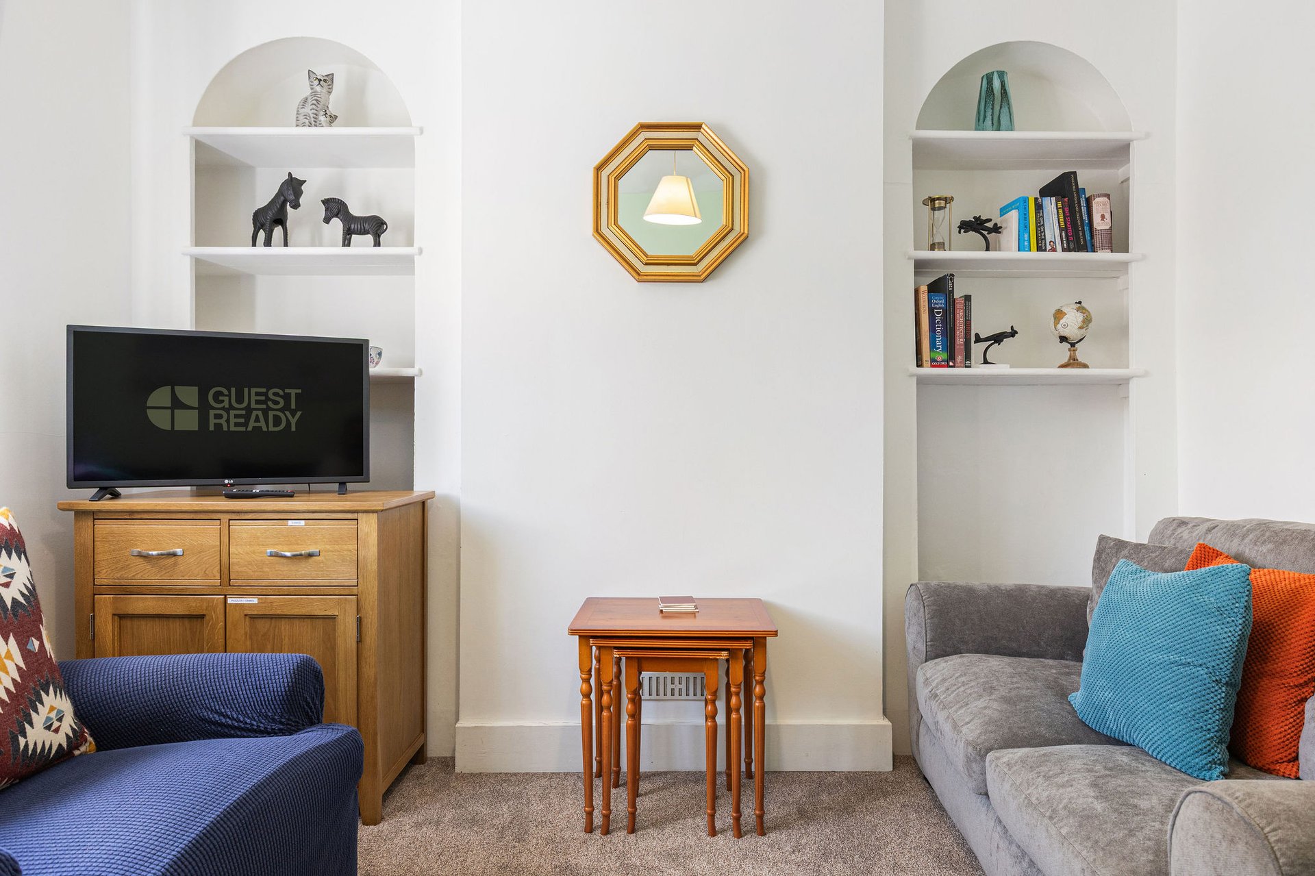 View GuestReady - Charming Kingston Home with Garden in 71 Acre Rd, Kingston upon Thames KT2 6ES, UK KT2 6ES GuestReady - Charming Kingston Home with Garden in 71 Acre Rd, Kingston upon Thames KT2 6ES, UK KT2 6ES - Property image 8 - VivreStays