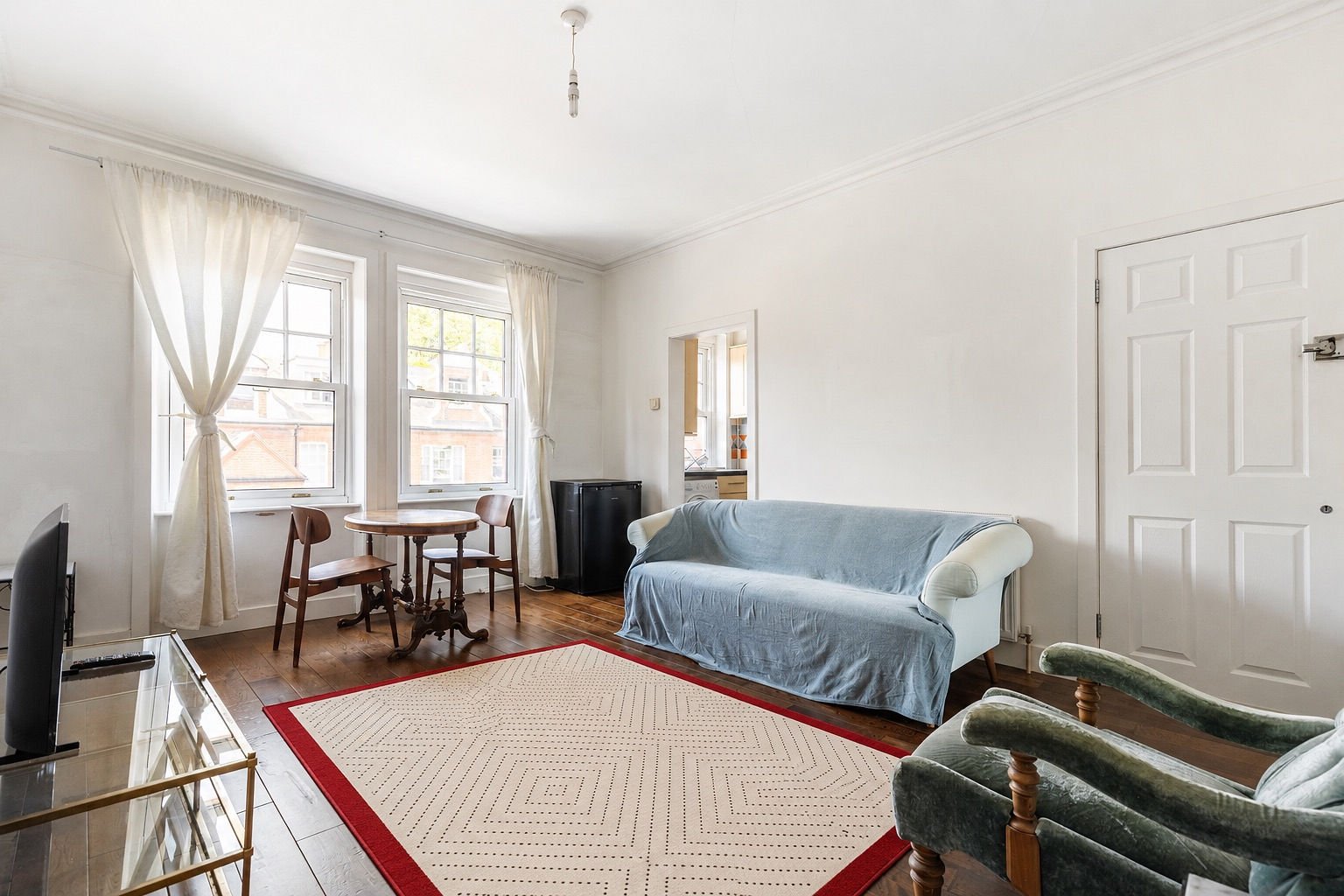 GuestReady - Charming Kensington Flat in flat 4, 34 Avonmore Road, London W14 8RS, UK W14 8RU - Property image 6 - VivreStays