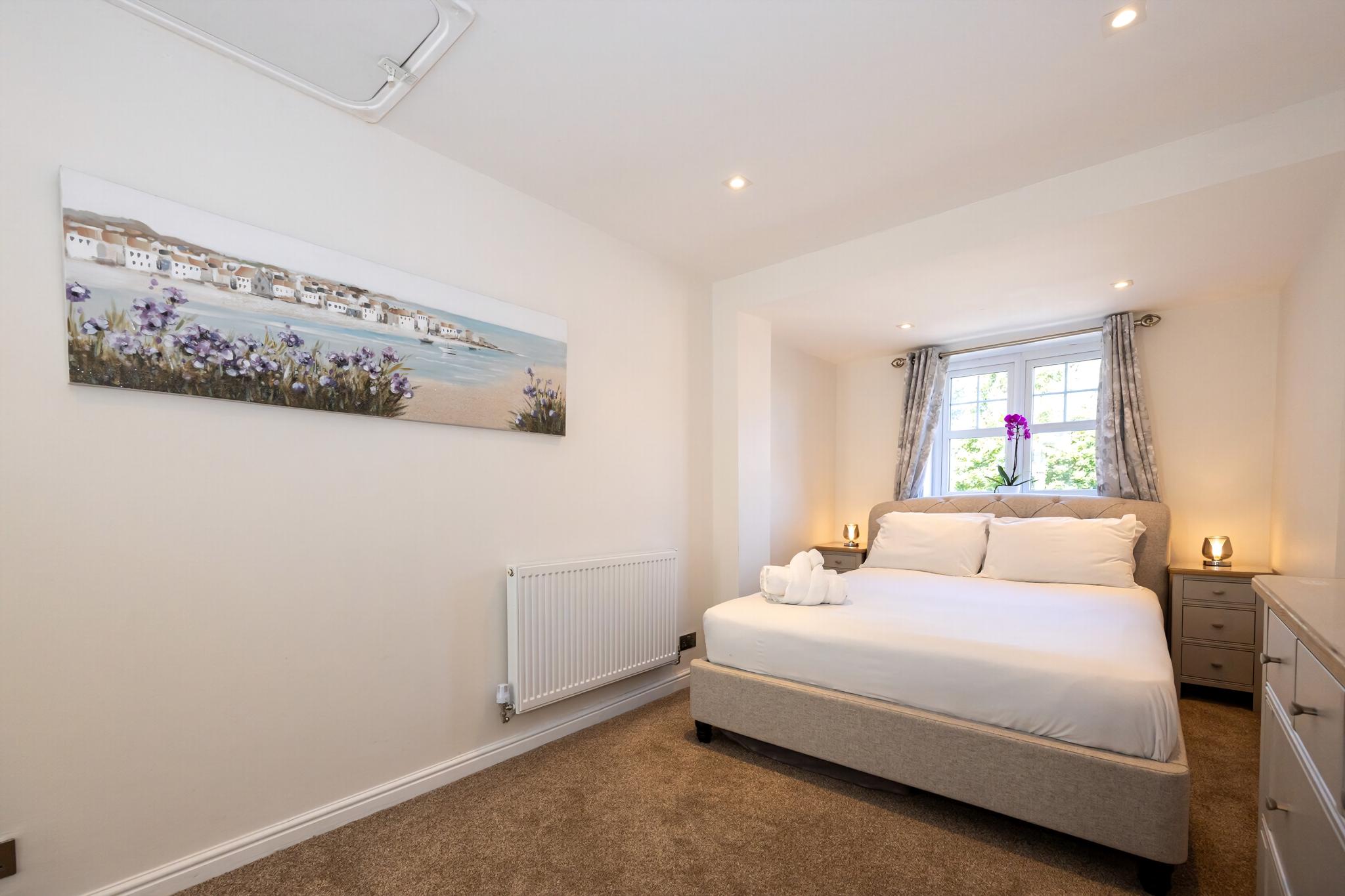 GuestReady - A Haven by the River in 45 Langland Drive, Eccles, Manchester, UK M30 7NJ - Property image 17 - VivreStays