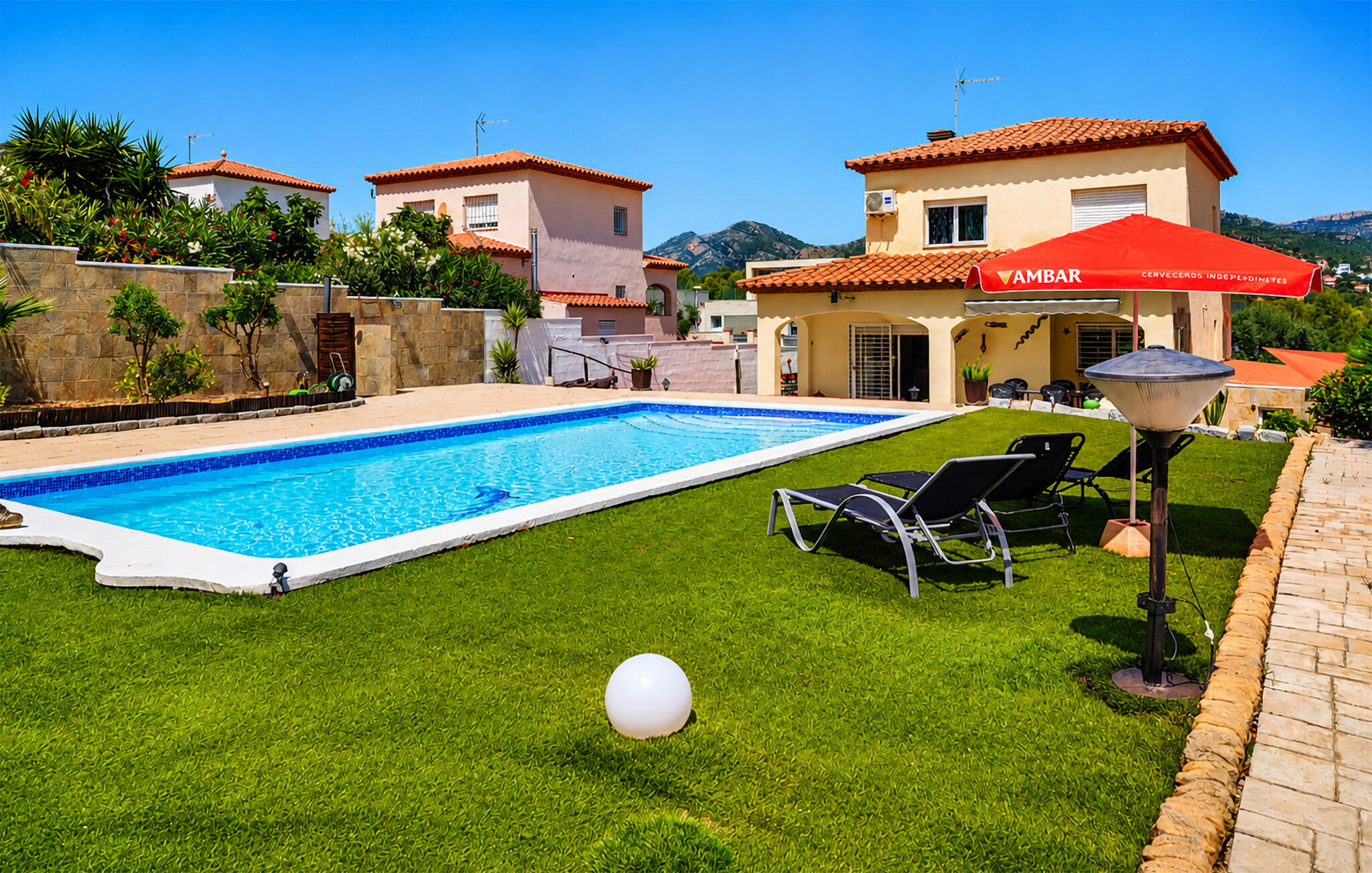 Maison de campagne confortable, 3 chambres, avec piscine