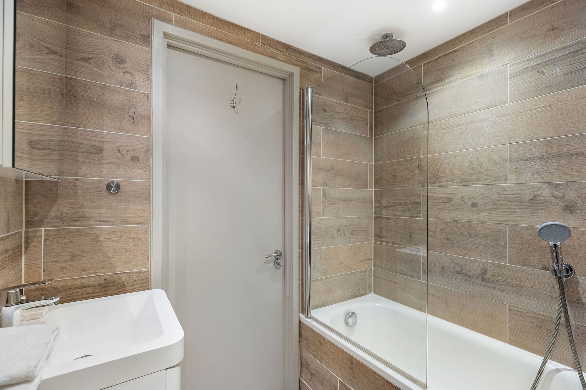 GuestReady - Charming 2bed with Patio in Putney in 23 Brandlehow Road, London SW15 2ED, UK, London, United Kingdom - Property image 19 - VivreStays