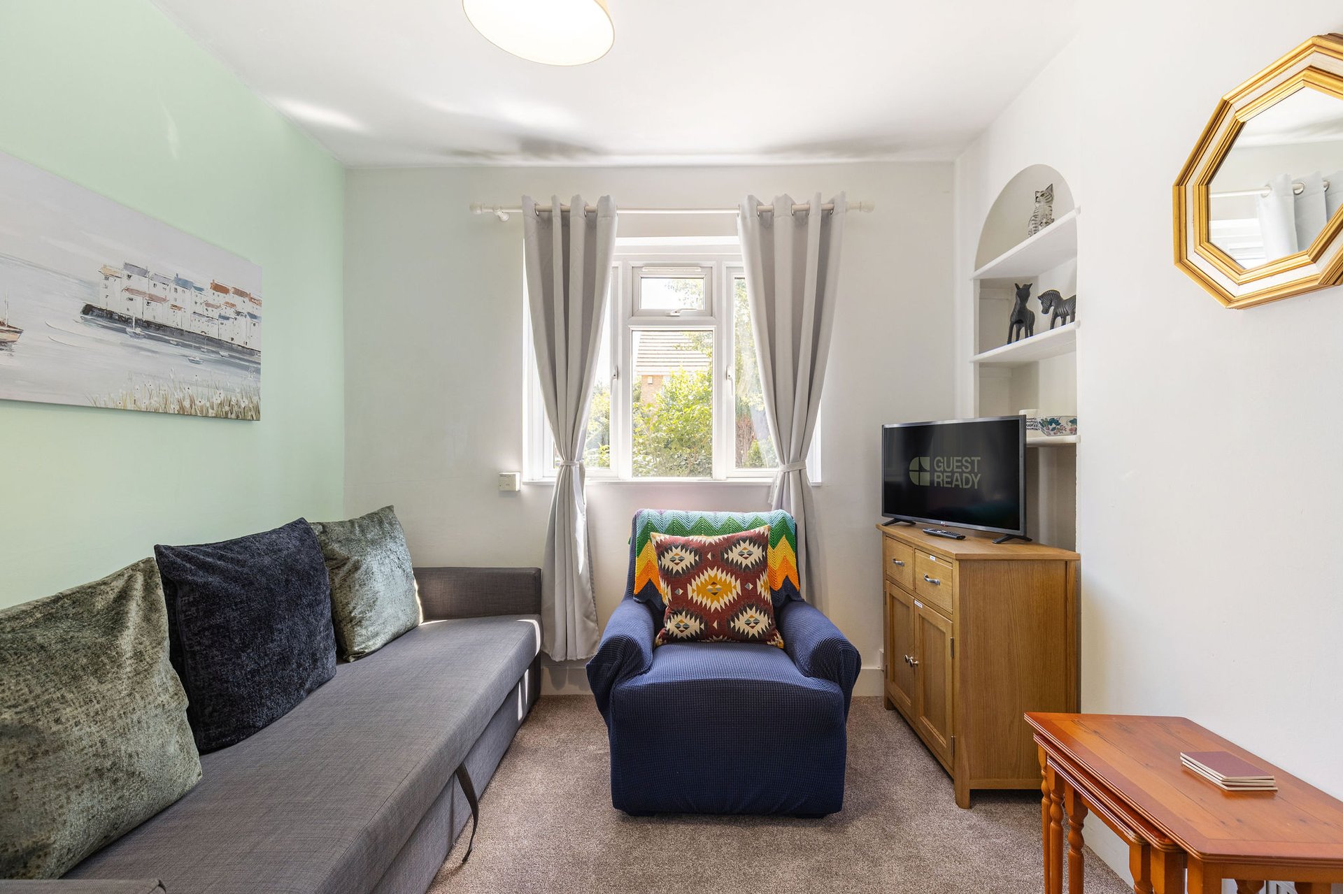 View GuestReady - Charming Kingston Home with Garden in 71 Acre Rd, Kingston upon Thames KT2 6ES, UK KT2 6ES GuestReady - Charming Kingston Home with Garden in 71 Acre Rd, Kingston upon Thames KT2 6ES, UK KT2 6ES - Property image 9 - VivreStays