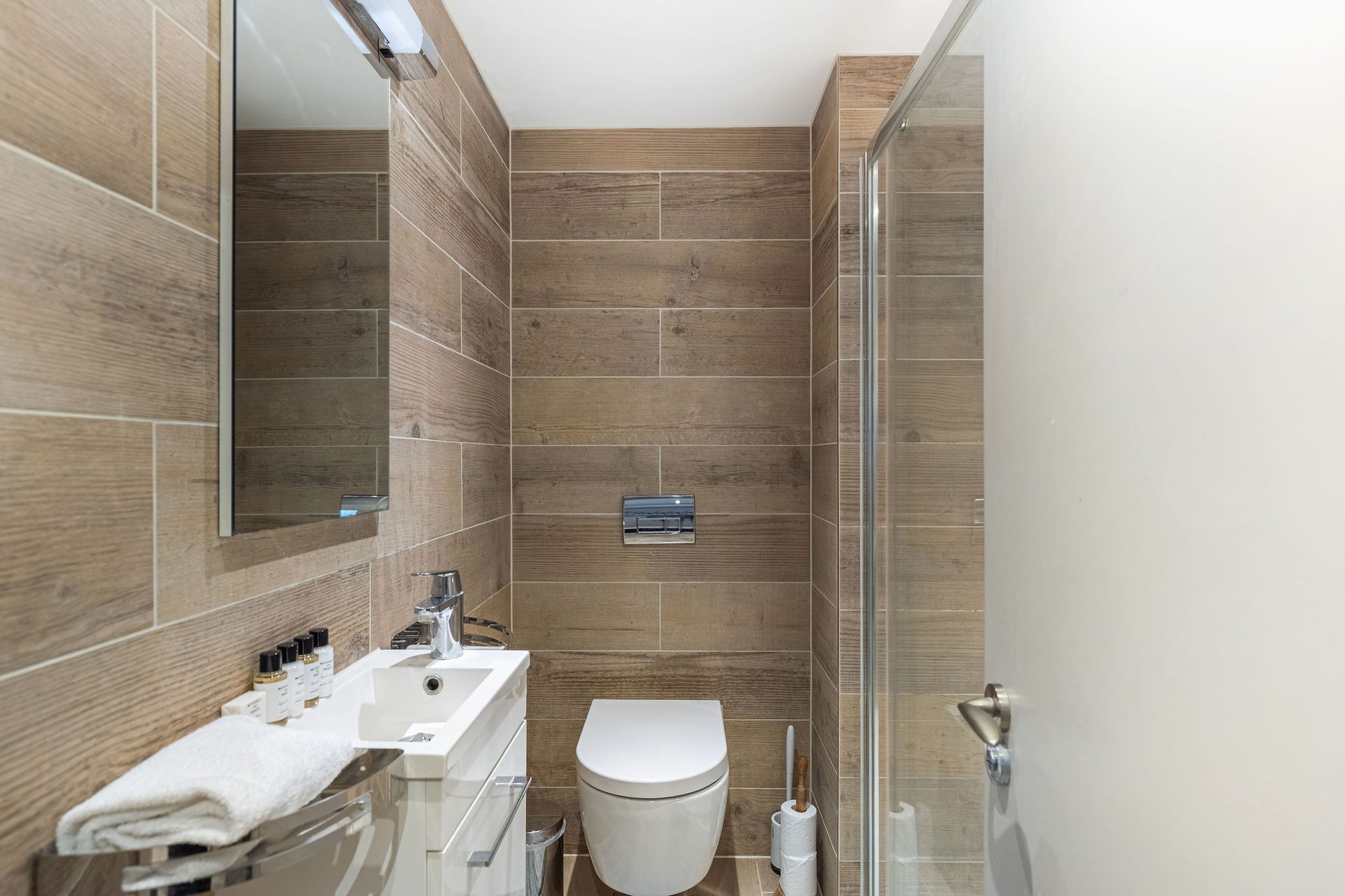 GuestReady - Charming 2bed with Patio in Putney in 23 Brandlehow Road, London SW15 2ED, UK, London, United Kingdom - Property image 12 - VivreStays
