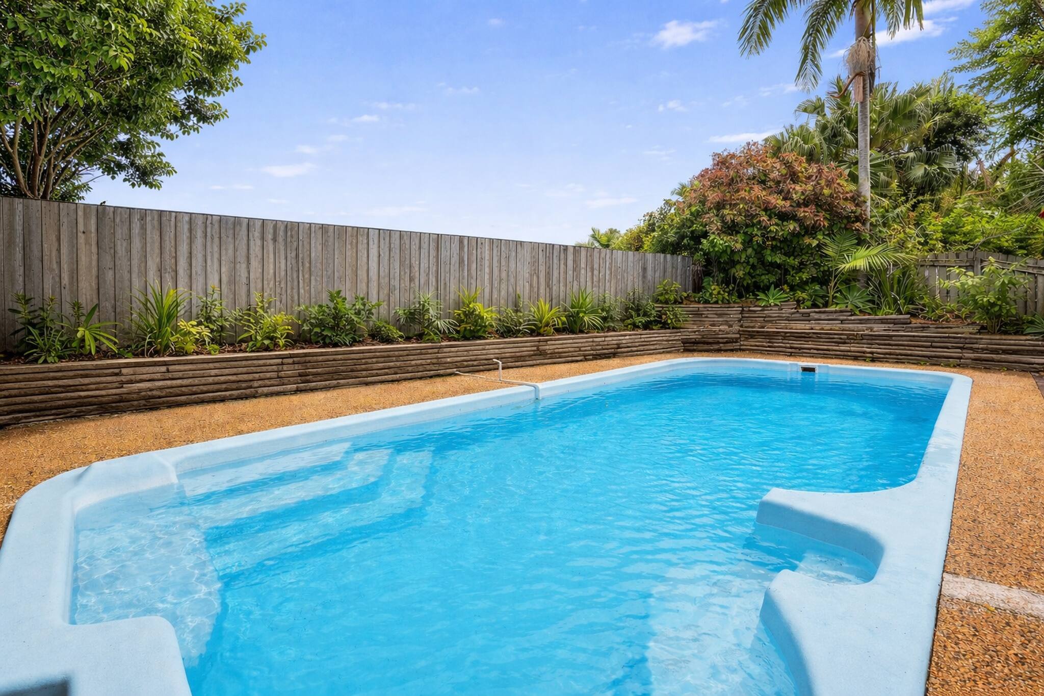 House 5 bedrooms, with pool