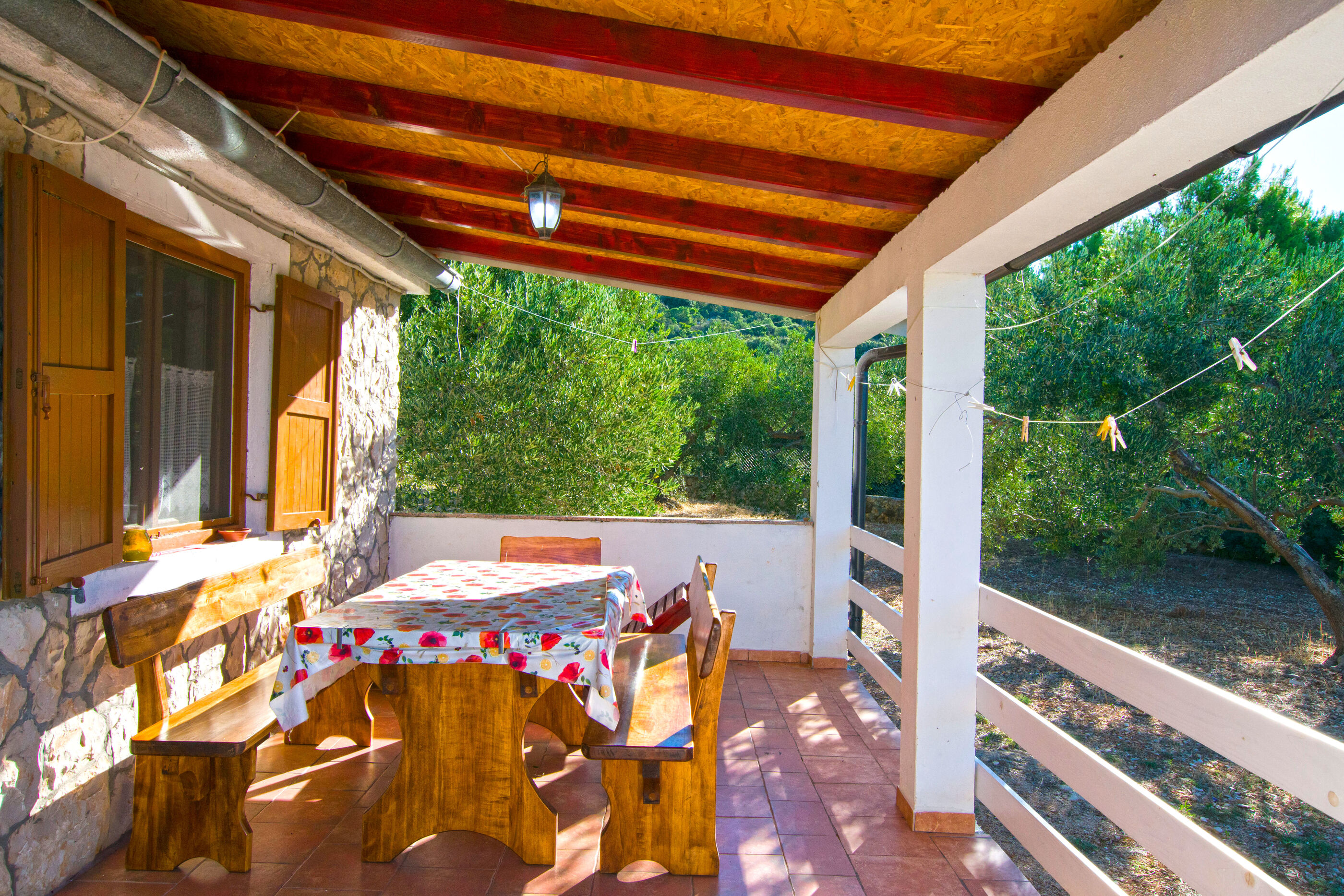 Vakantiehuis met omheinde tuin in Tkon - island Pasman (Kroatië) 2 honden zijn welkom