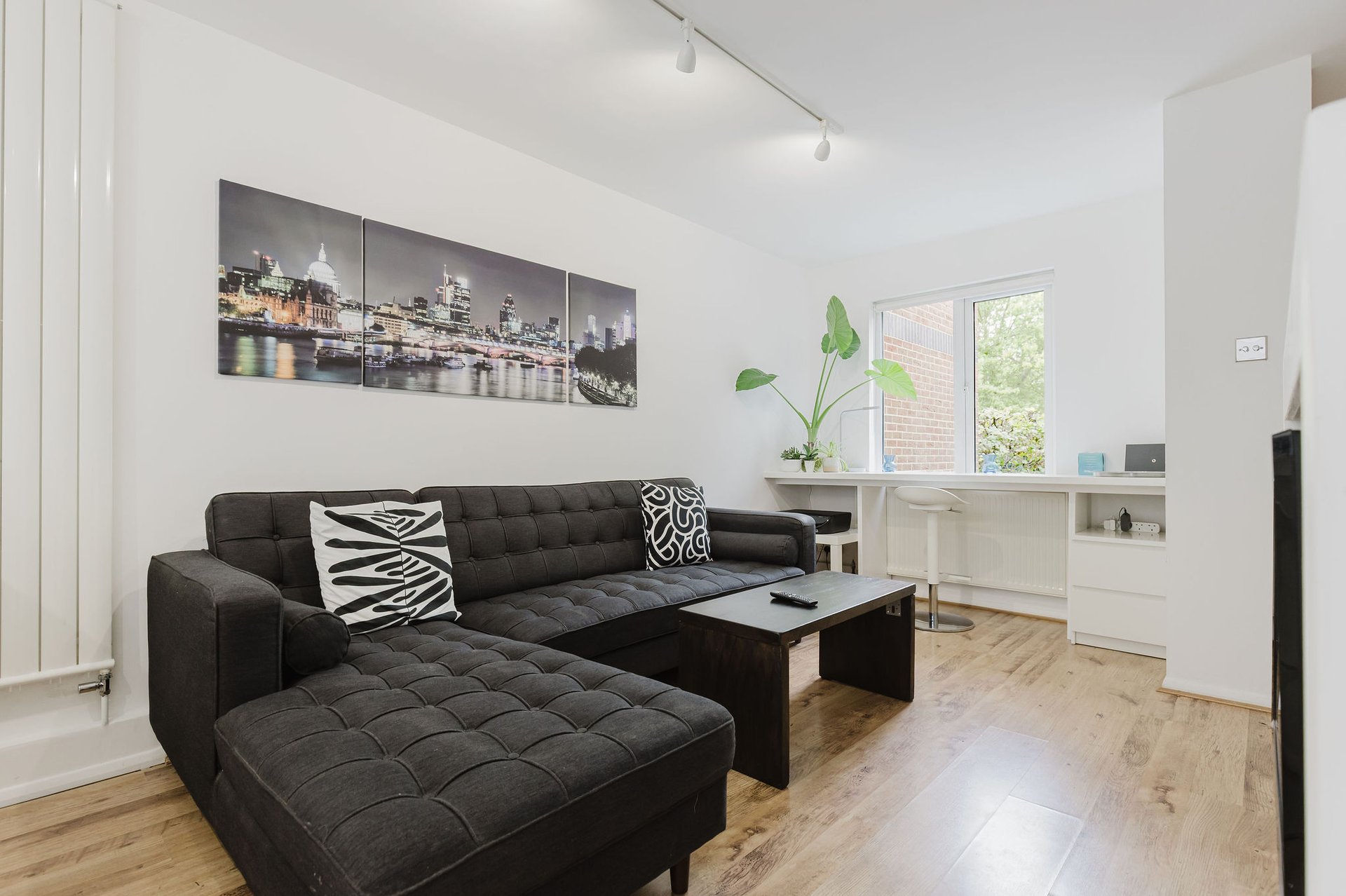 GuestReady - Modern 2bed with Garden in Southwark in 58 Henley Drive, London SE1 3AR, UK, London, United Kingdom - Property image 7 - VivreStays