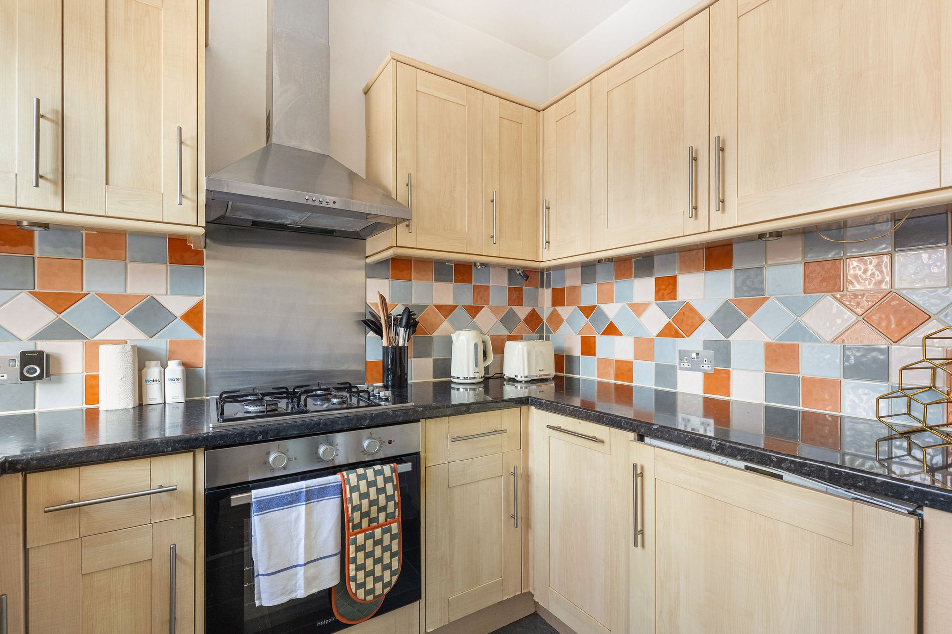 GuestReady - Charming Kensington Flat in flat 4, 34 Avonmore Road, London W14 8RS, UK W14 8RU - Property image 11 - VivreStays