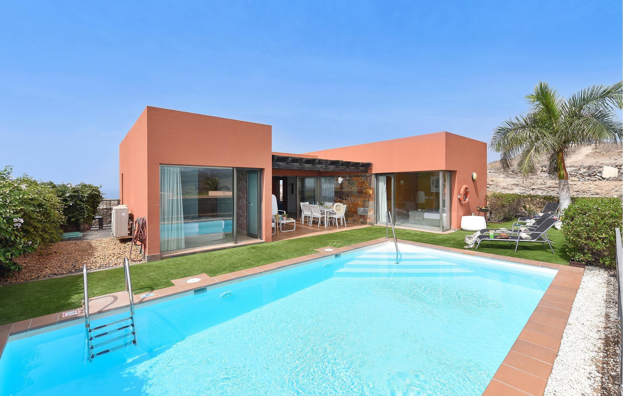 House 2 bedrooms, with pool