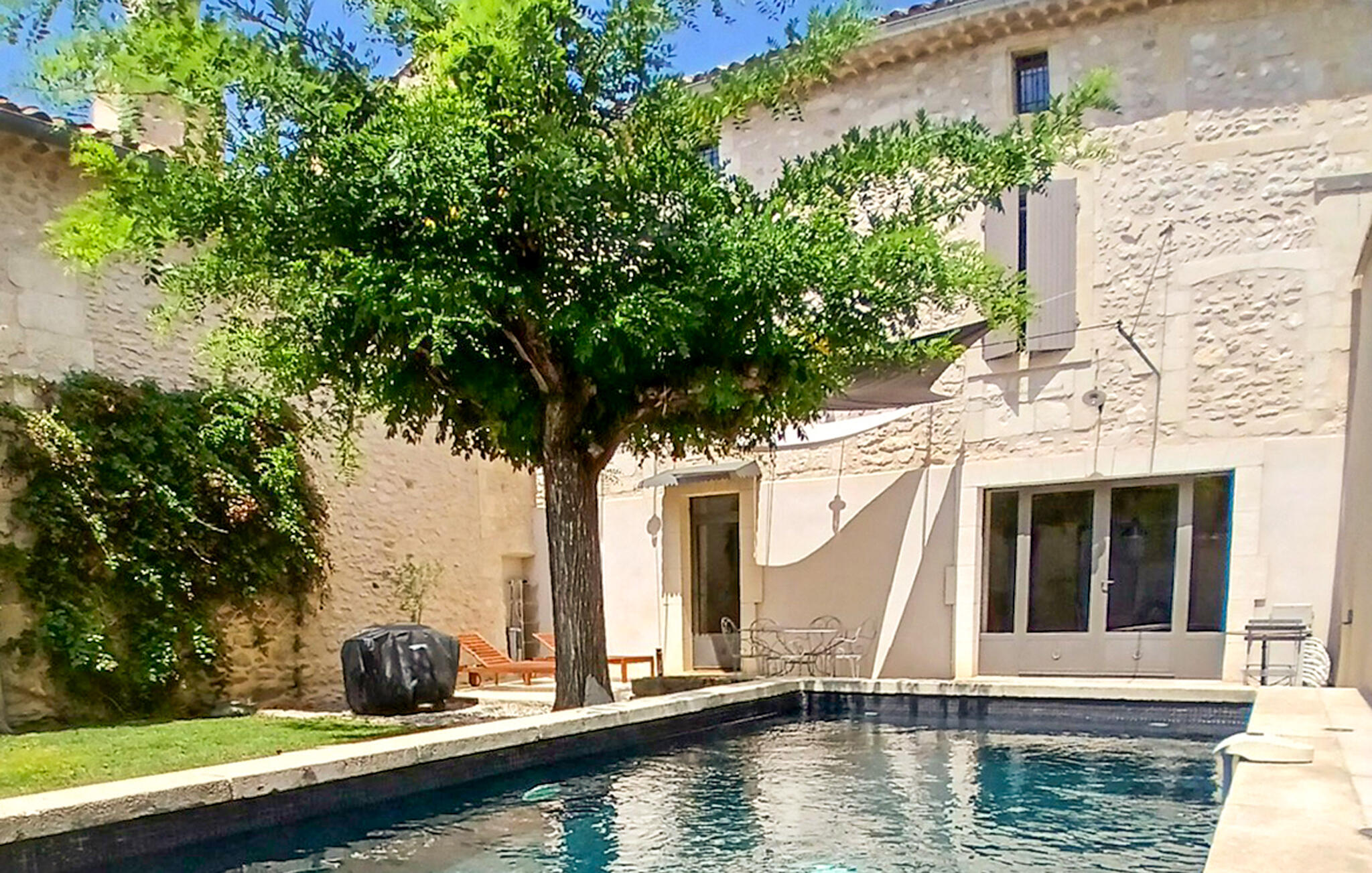Maison moderne, 3 chambres, avec piscine