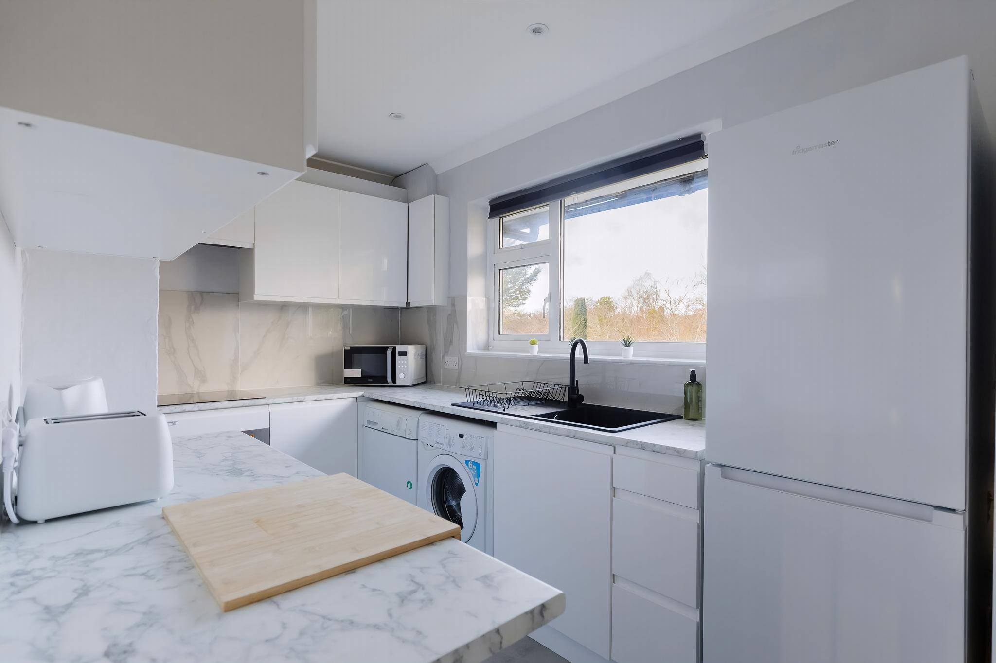 GuestReady - Charming Retreat in North-West London in 20 Goldsmith Lane, London NW9 9AH, UK NW9 9AH - Property image 16 - VivreStays