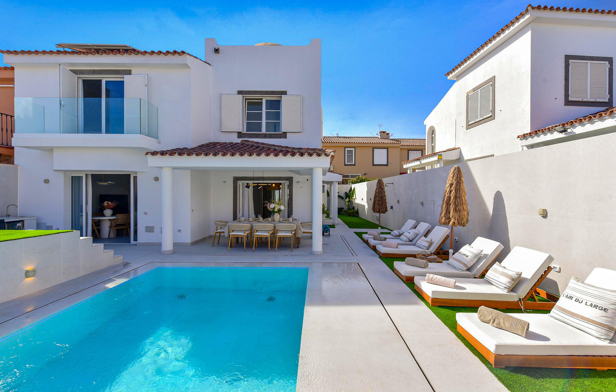 House 4 bedrooms, with pool