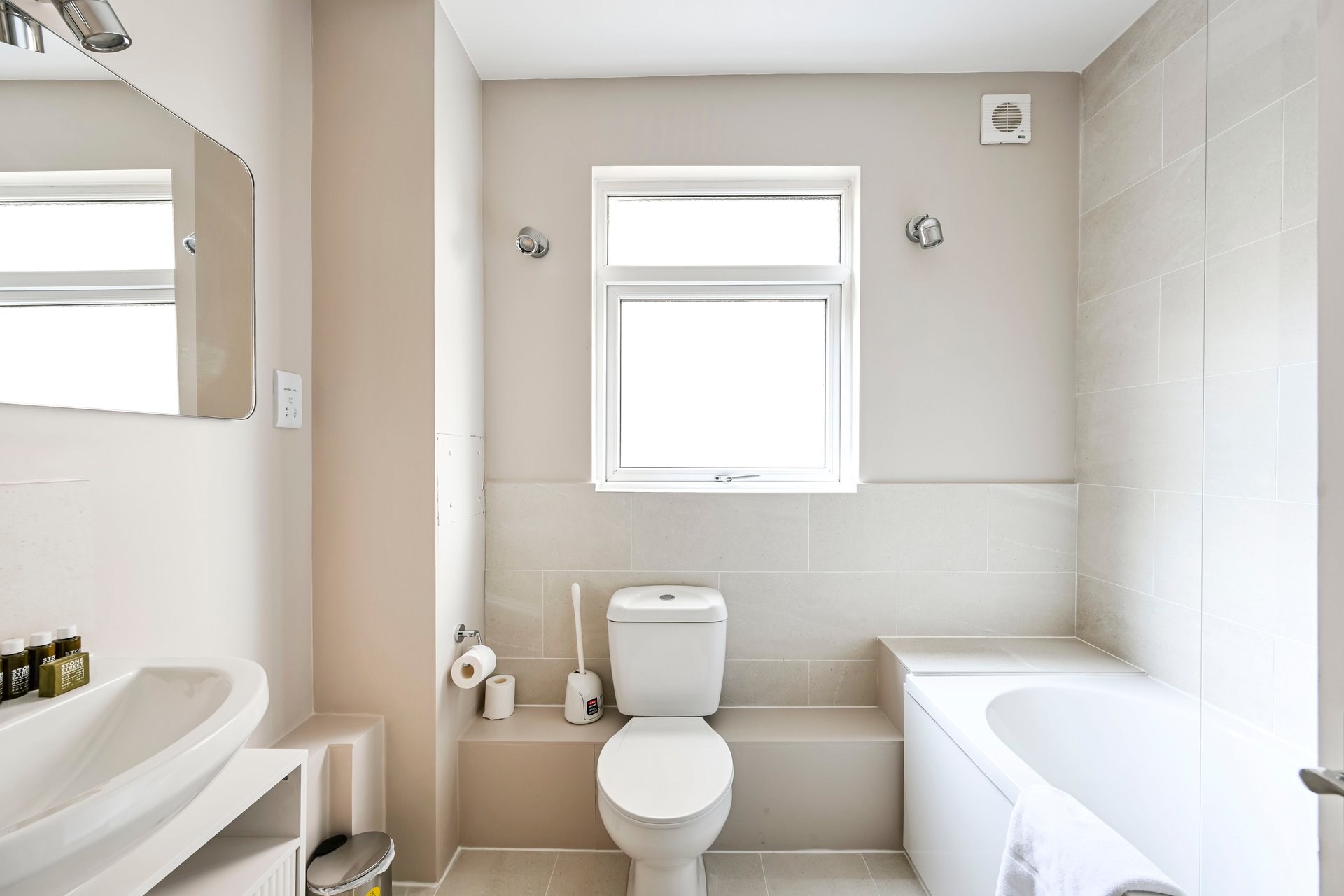 GuestReady - Modern 2bed in Richmond in 25 Mathias Court, 119 Church Road, Richmond TW10 6LL, UK, London, United Kingdom - Property image 31 - VivreStays
