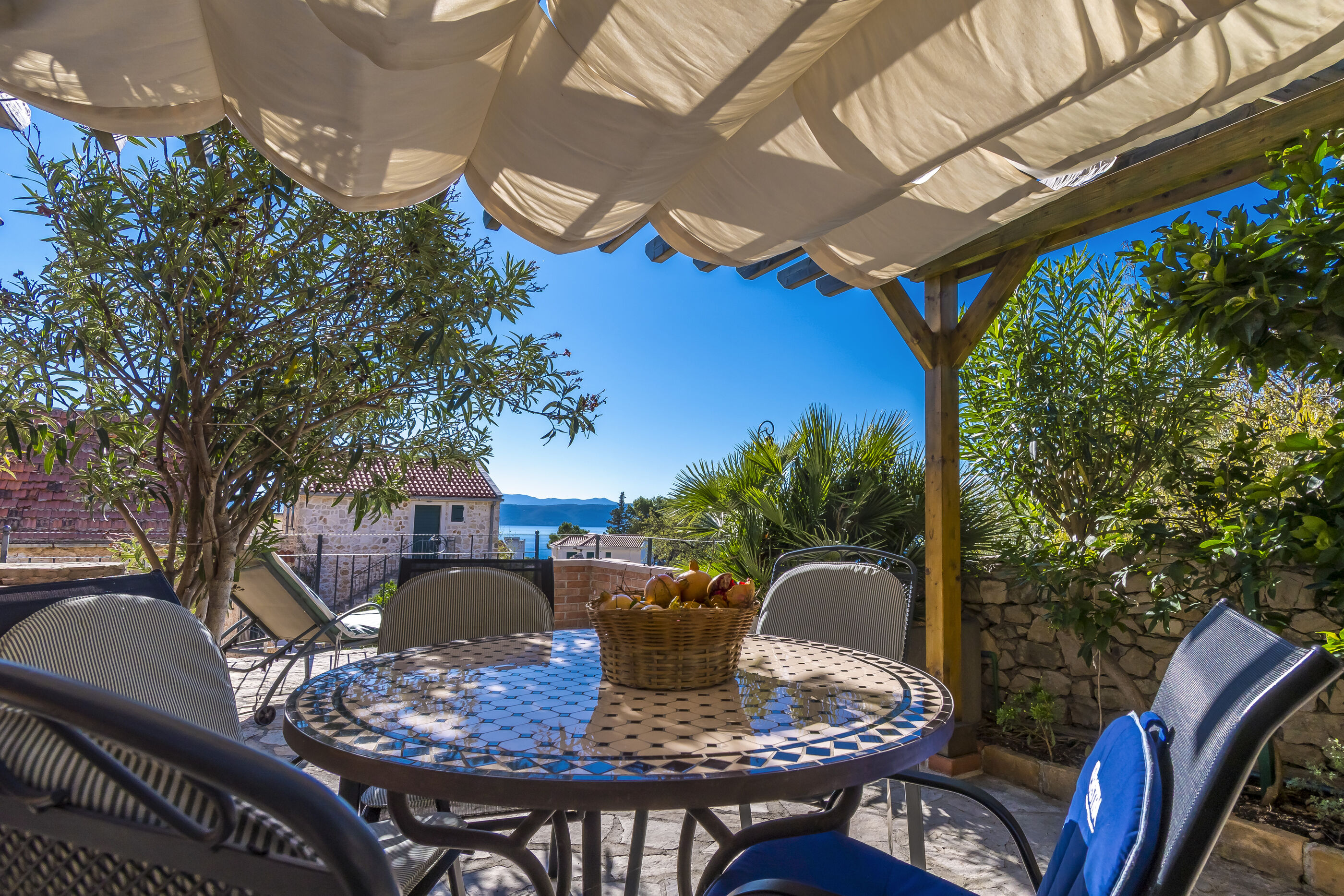 Vakantiehuis met omheinde tuin in Igrane (Kroatië) 2 honden zijn welkom