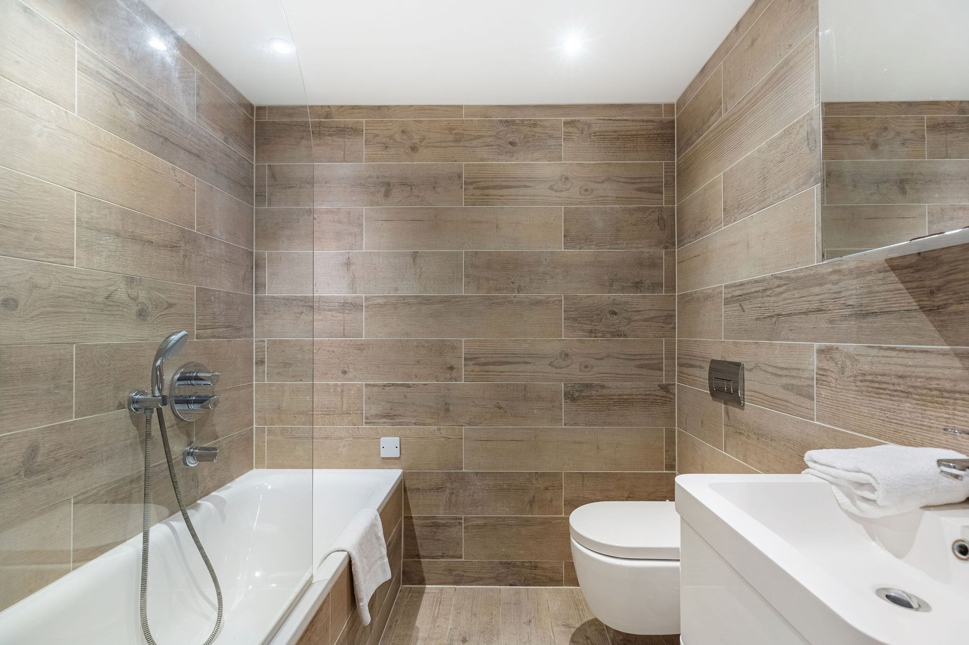 GuestReady - Charming 2bed with Patio in Putney in 23 Brandlehow Road, London SW15 2ED, UK, London, United Kingdom - Property image 11 - VivreStays