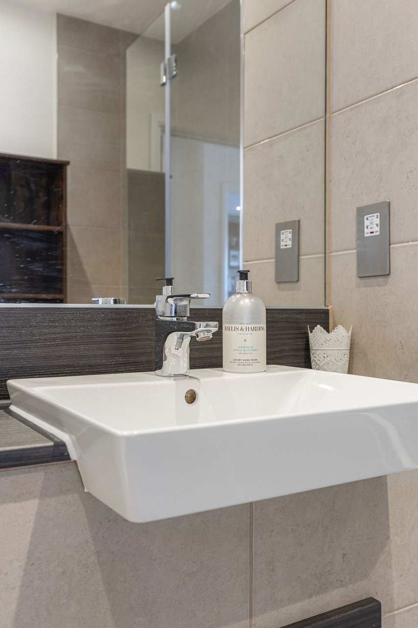GuestReady - Millbrook Park retreat with balcony in 46 Arum Apartments, 22 Royal Engineers Way, London NW7 1SX, UK NW7 1SX - Property image 23 - VivreStays
