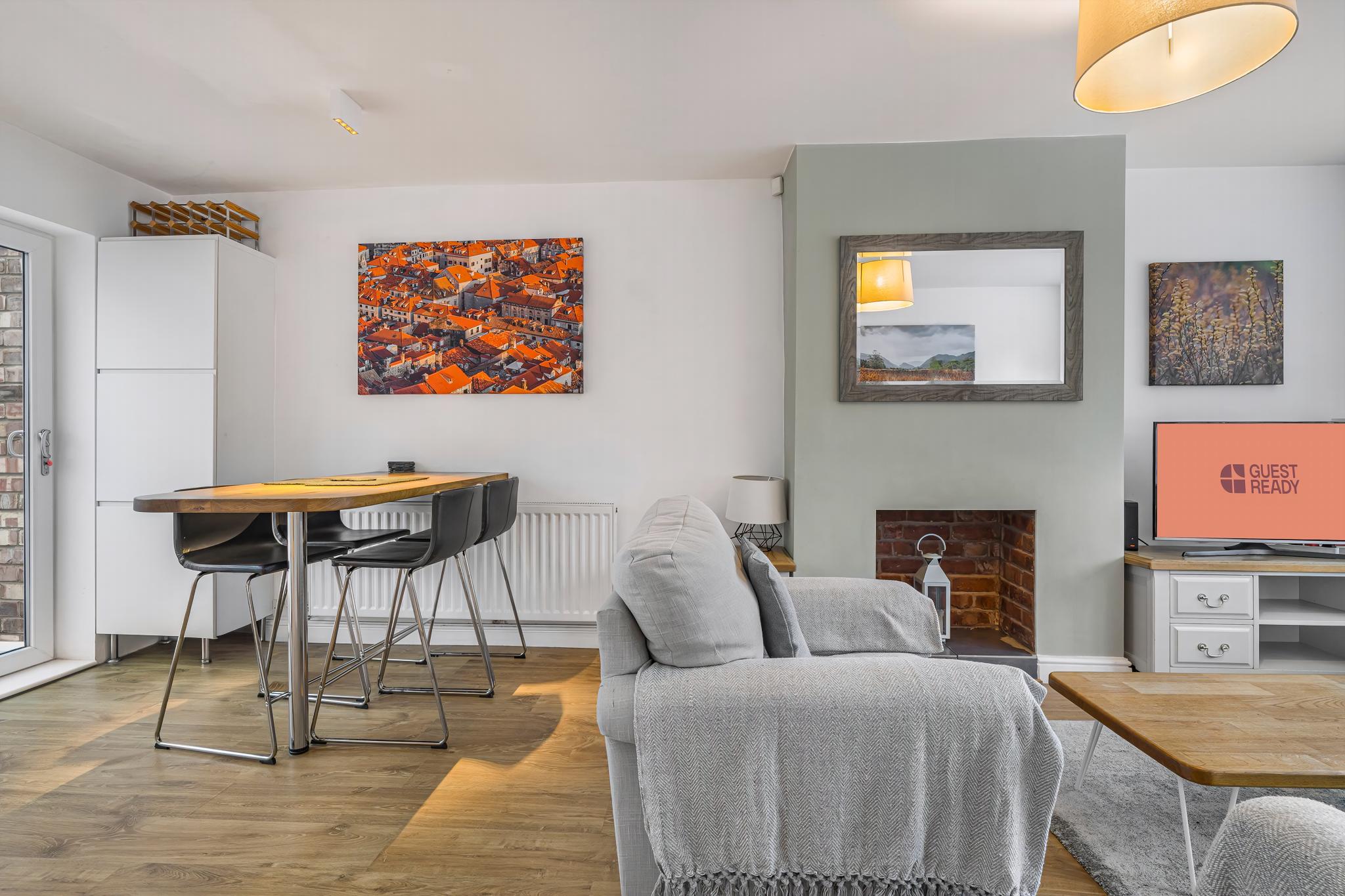 South Manchester Suburbs near Cheadle Village in 67 Kenilworth Road, Stockport SK3 0QL, UK SK3 0QL - Property image 11 - VivreStays