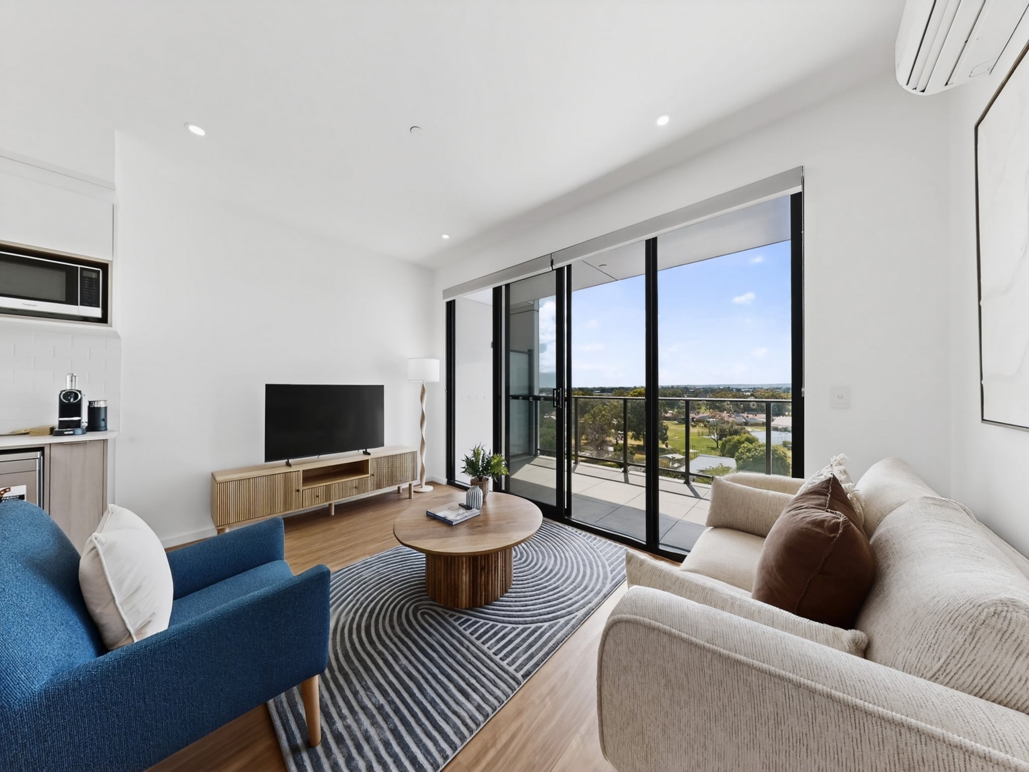 Modern,newly Furnished Apartment With Full Kitchen - Australia