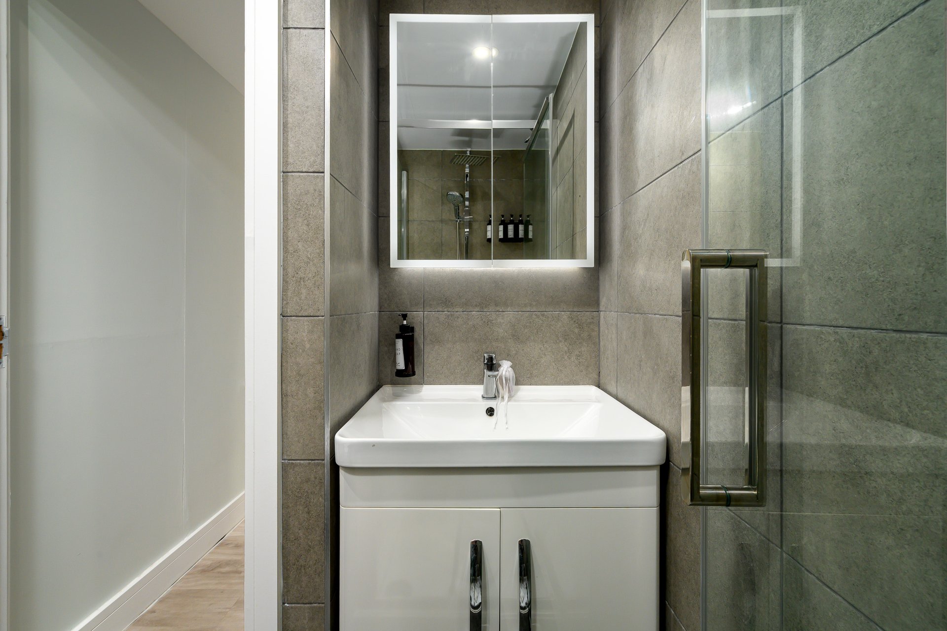 GuestReady - Stylish 1bed near Wembley Stadium in 8 Perimeade Road, Perivale, Greenford UB6 7AR, UK UB6 7AR - Property image 27 - VivreStays