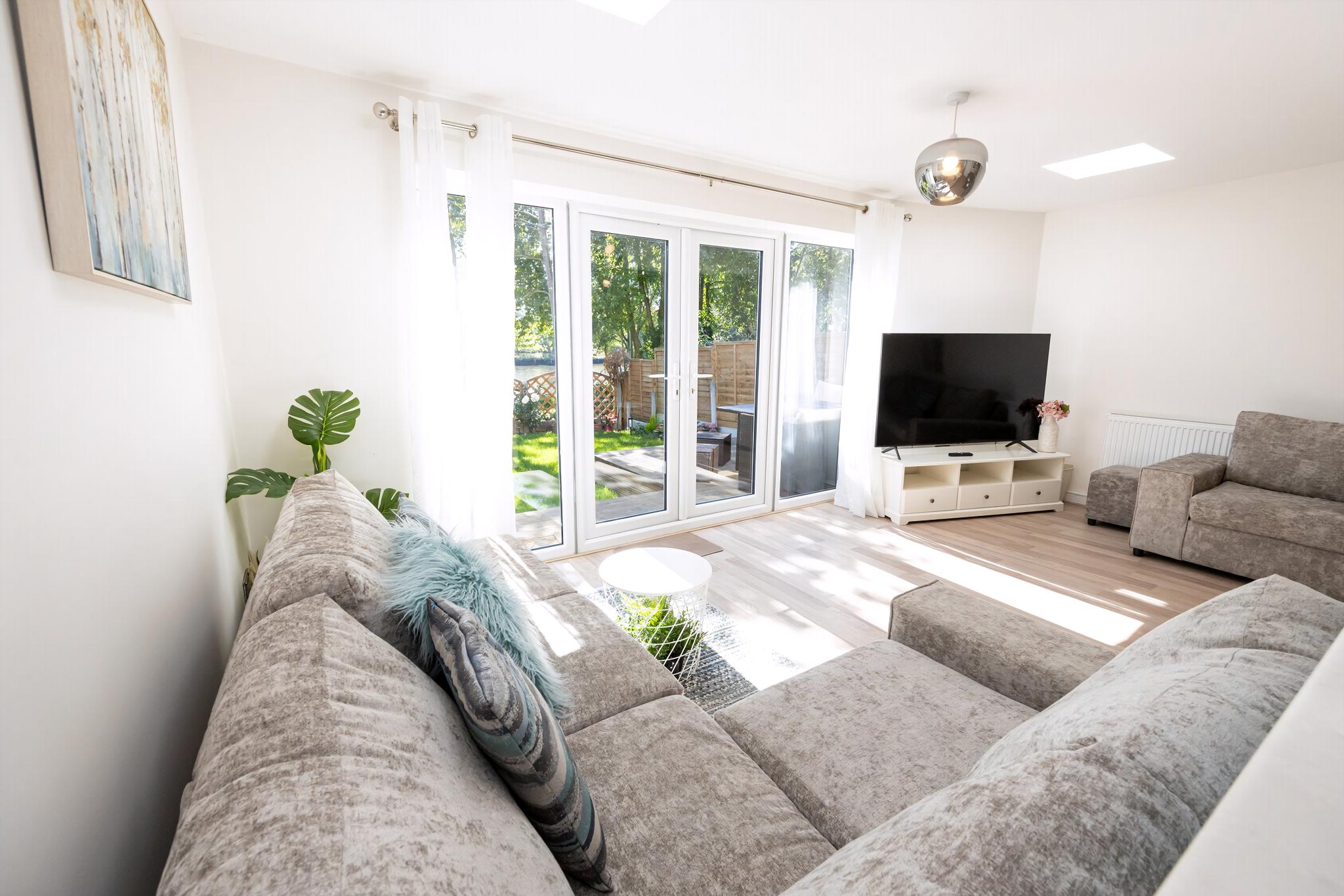 GuestReady - A Haven by the River in 45 Langland Drive, Eccles, Manchester, UK M30 7NJ - Property image 9 - VivreStays
