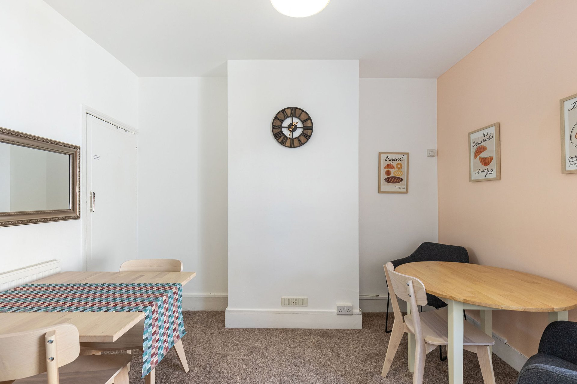 View GuestReady - Charming Kingston Home with Garden in 71 Acre Rd, Kingston upon Thames KT2 6ES, UK KT2 6ES GuestReady - Charming Kingston Home with Garden in 71 Acre Rd, Kingston upon Thames KT2 6ES, UK KT2 6ES - Property image 20 - VivreStays