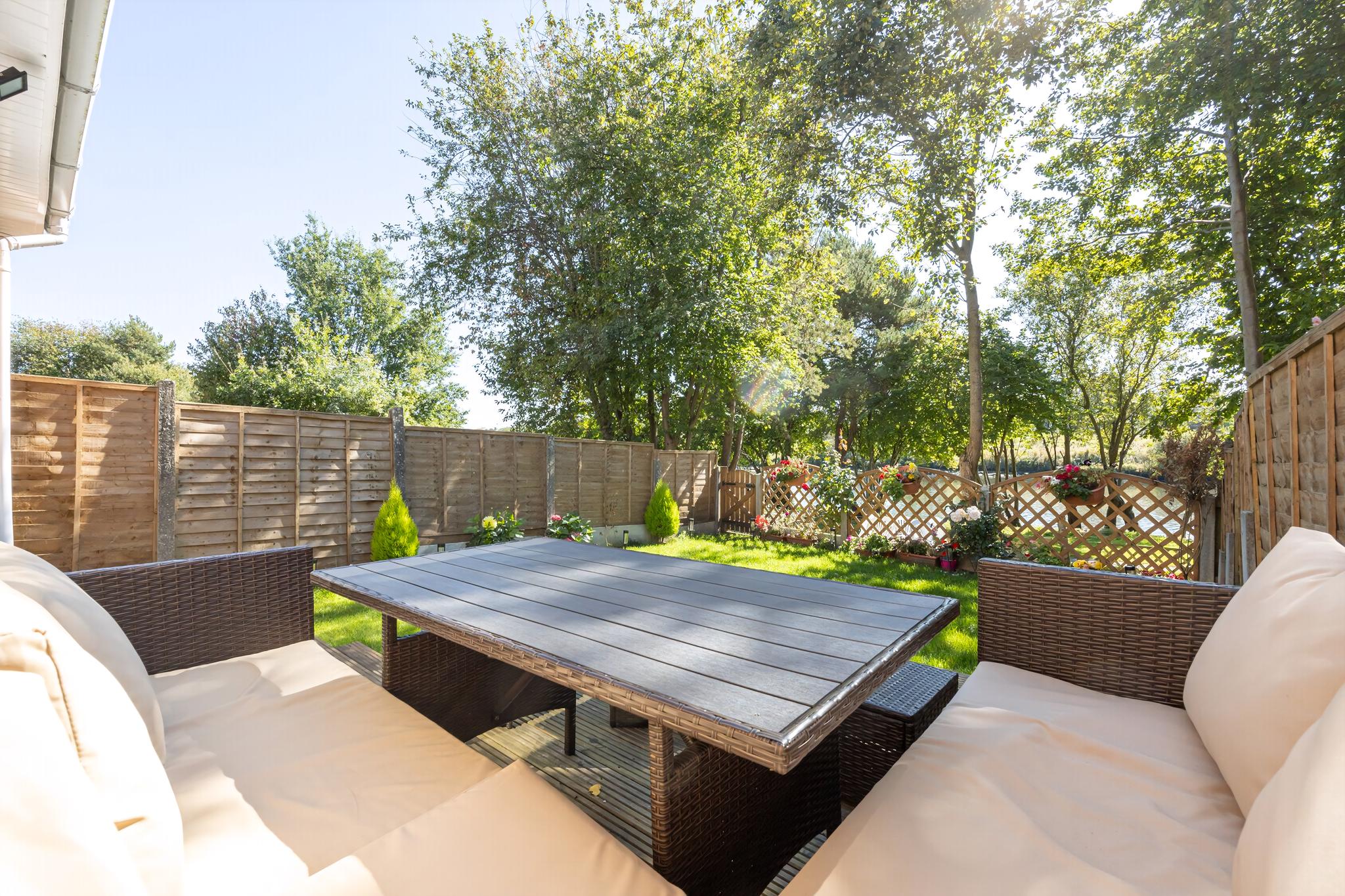 GuestReady - A Haven by the River in 45 Langland Drive, Eccles, Manchester, UK M30 7NJ - Property image 33 - VivreStays