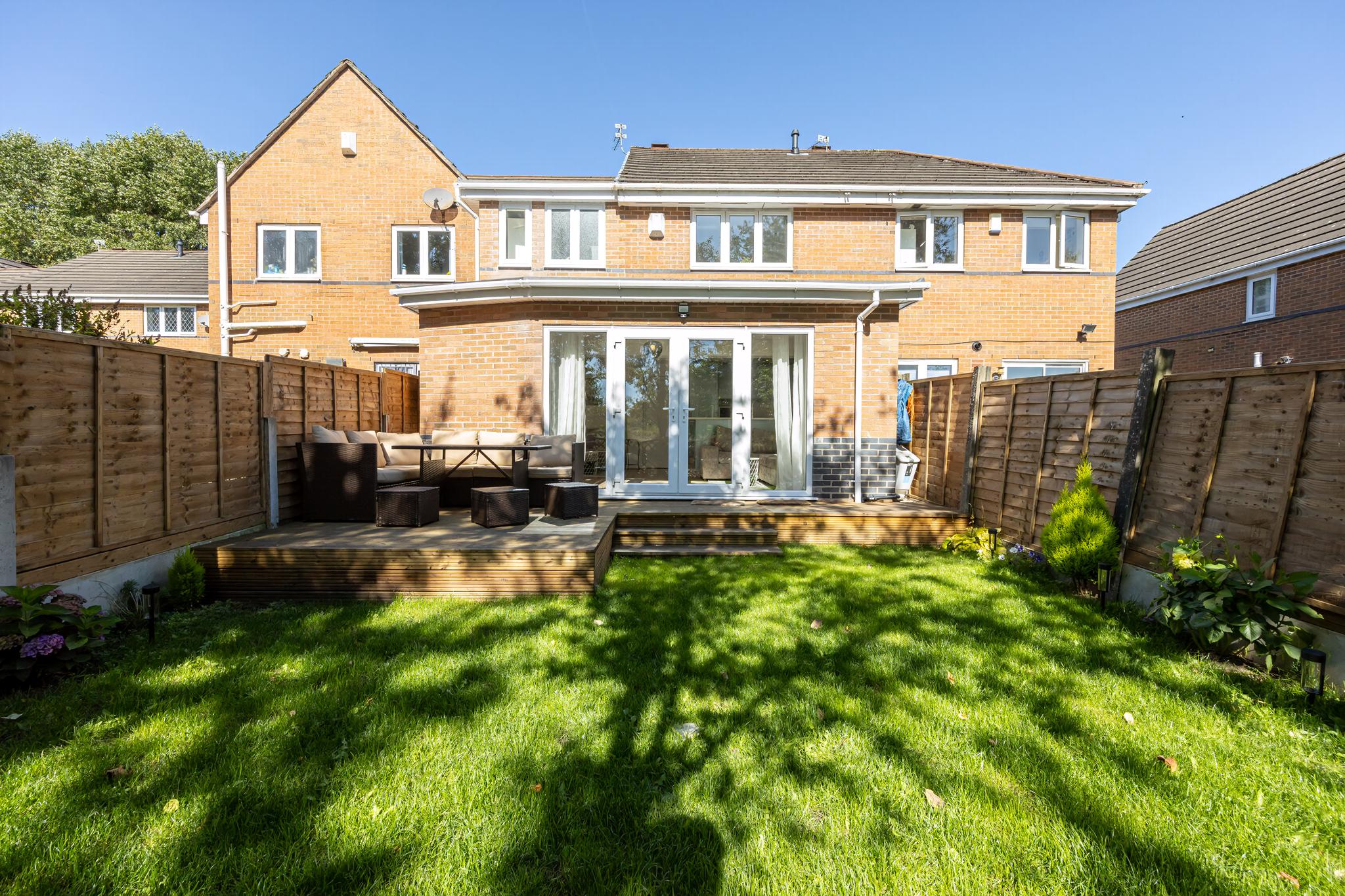 GuestReady - A Haven by the River in 45 Langland Drive, Eccles, Manchester, UK M30 7NJ - Property image 36 - VivreStays