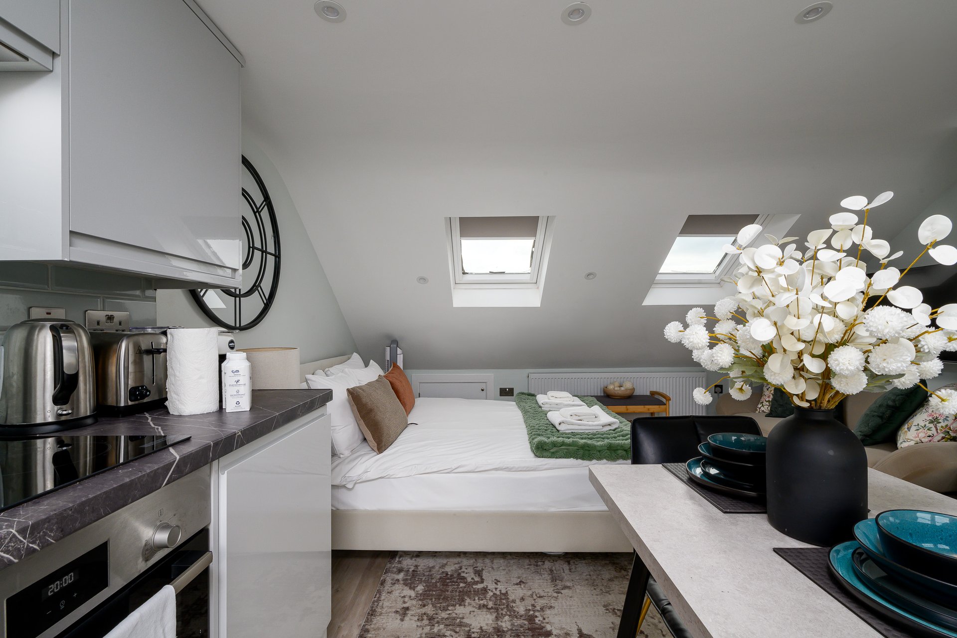 View GuestReady - Modern studio near Wembley Stadium in 8 Perimeade Road, Perivale, Greenford UB6 7AR, UK UB6 7AR GuestReady - Modern studio near Wembley Stadium in 8 Perimeade Road, Perivale, Greenford UB6 7AR, UK UB6 7AR - Property image 10 - VivreStays