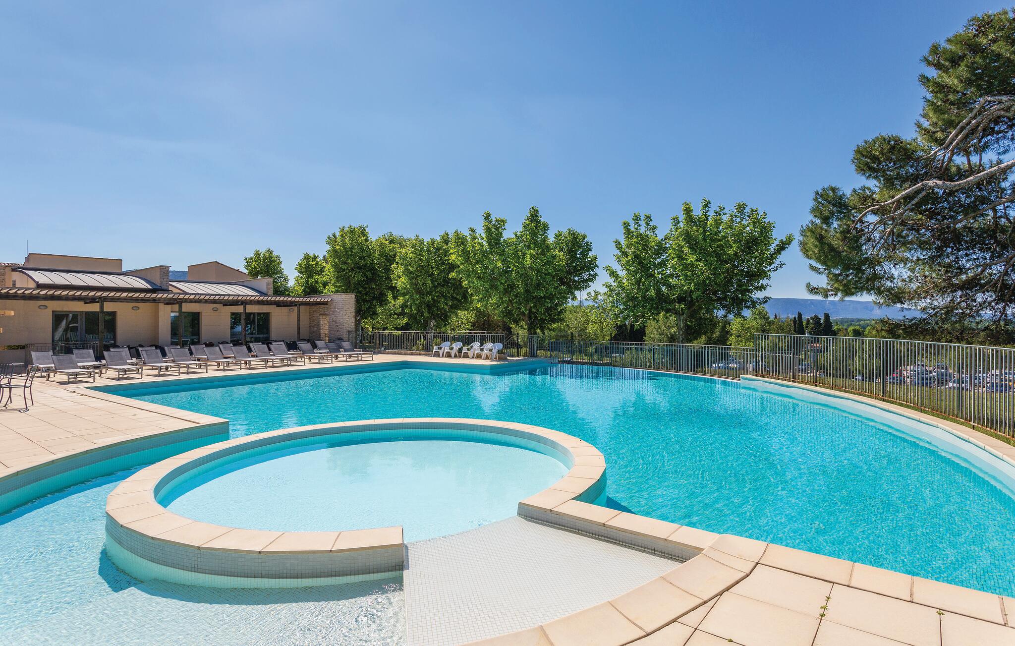 Loft moderne, 2 chambres, avec piscine