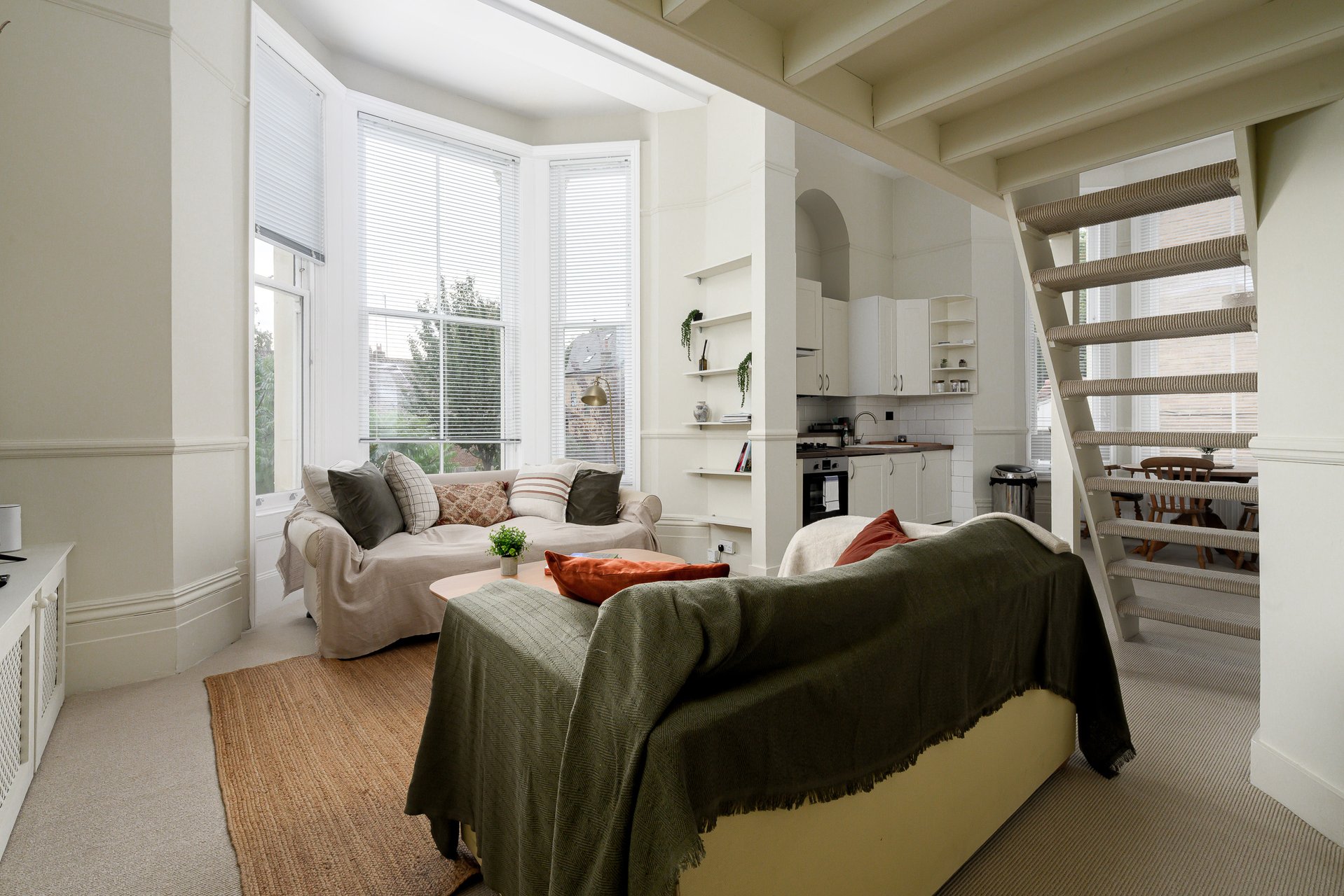GuestReady - Cosy Loft Studio in Chiswick in flat 2, 2 Devonshire Gardens, London W4 3TW, UK W4 3TW - Property image 2 - VivreStays