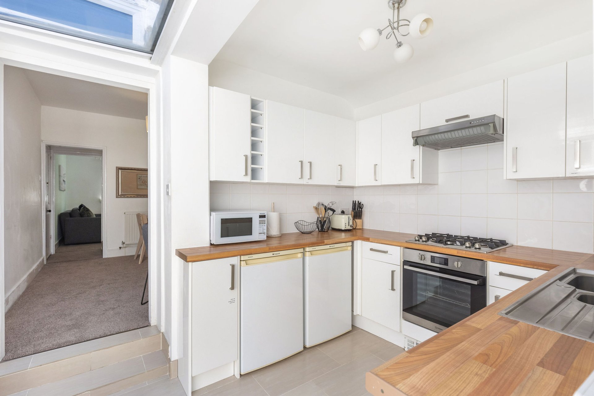 View GuestReady - Charming Kingston Home with Garden in 71 Acre Rd, Kingston upon Thames KT2 6ES, UK KT2 6ES GuestReady - Charming Kingston Home with Garden in 71 Acre Rd, Kingston upon Thames KT2 6ES, UK KT2 6ES - Property image 3 - VivreStays