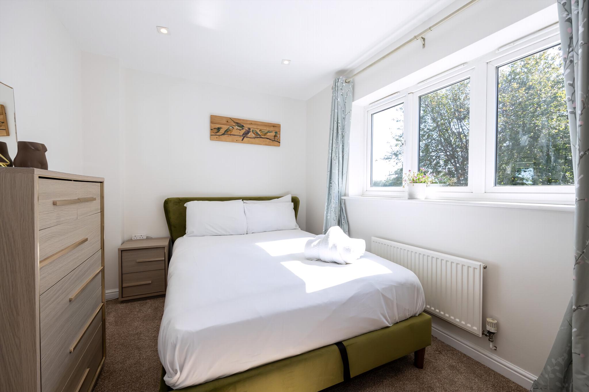 GuestReady - A Haven by the River in 45 Langland Drive, Eccles, Manchester, UK M30 7NJ - Property image 14 - VivreStays