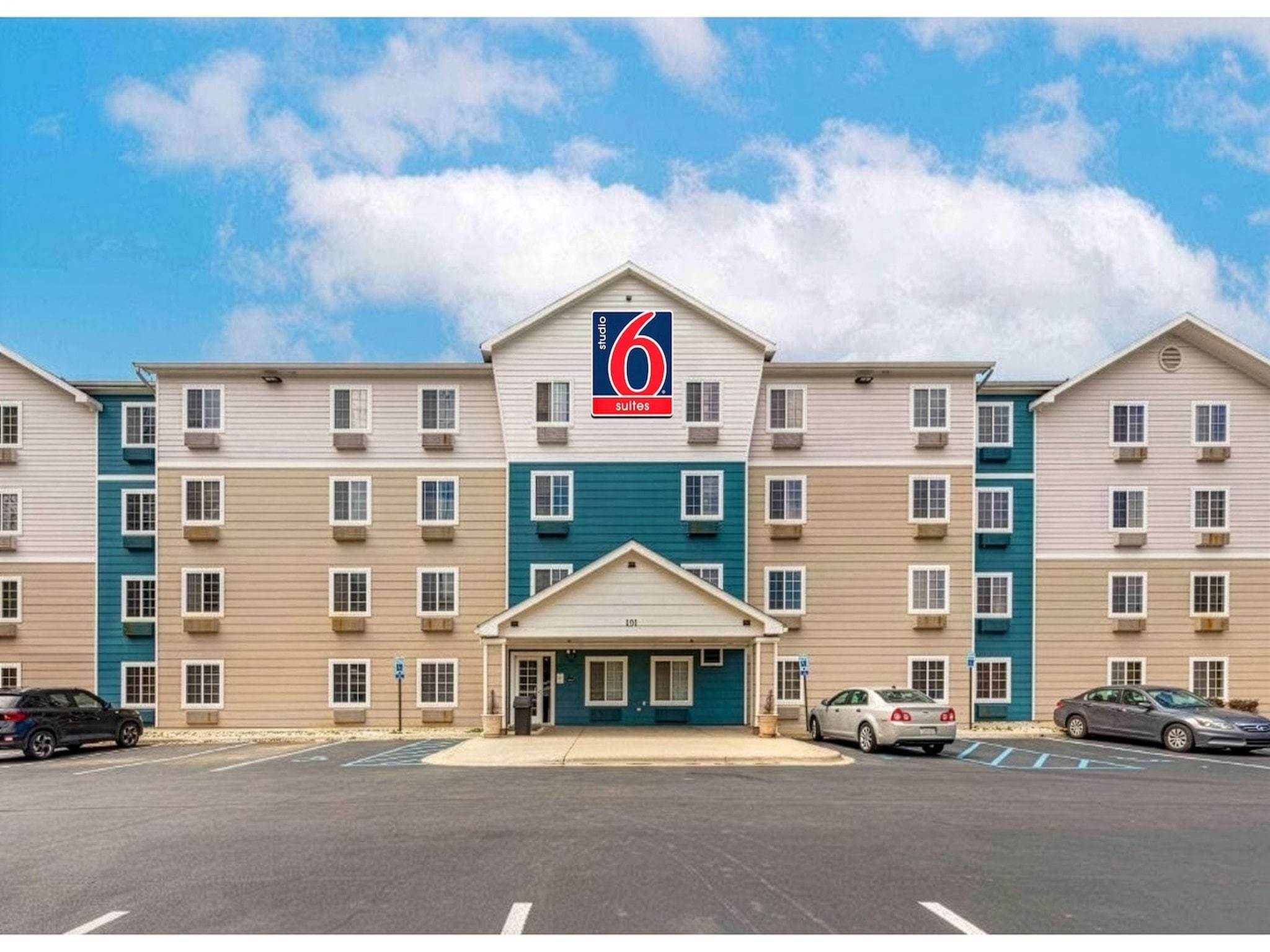 Studio 6 Birmingham Pelham|cozy 2 Full Beds|smoking|kitchen - Hoover, AL