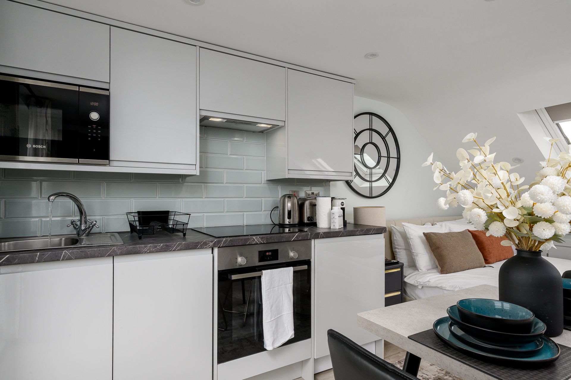 View GuestReady - Modern studio near Wembley Stadium in 8 Perimeade Road, Perivale, Greenford UB6 7AR, UK UB6 7AR GuestReady - Modern studio near Wembley Stadium in 8 Perimeade Road, Perivale, Greenford UB6 7AR, UK UB6 7AR - Property image 13 - VivreStays