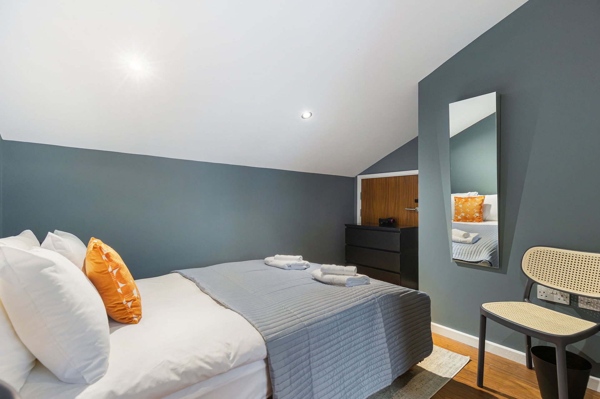 Stylish Hoxton Duplex   Perfect for Couples   Small Groups in flat 14, 22 Westland Place, London N1 7JR, UK, London, United Kingdom - Property image 17 - VivreStays