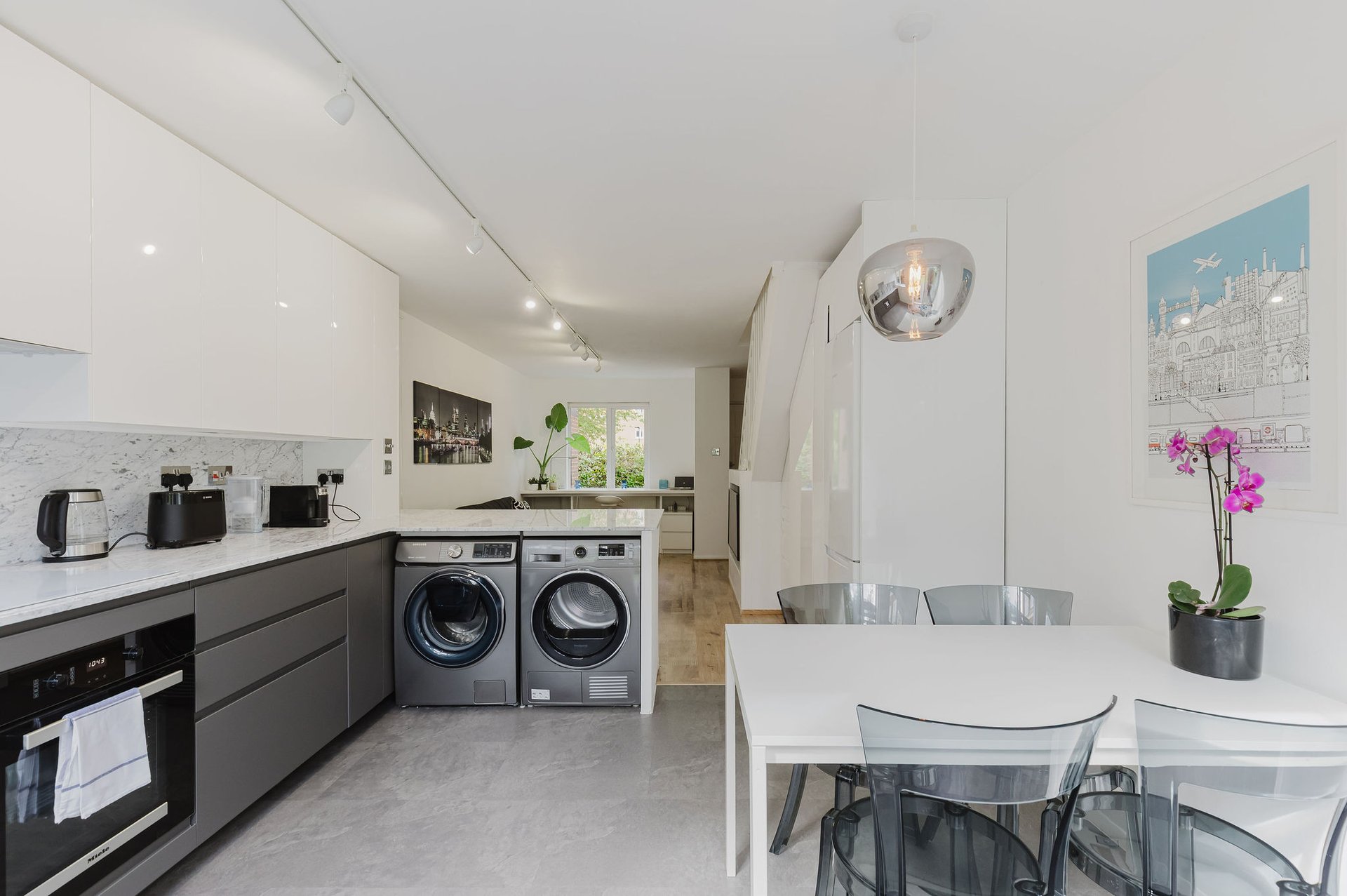 GuestReady - Modern 2bed with Garden in Southwark in 58 Henley Drive, London SE1 3AR, UK, London, United Kingdom - Property image 16 - VivreStays