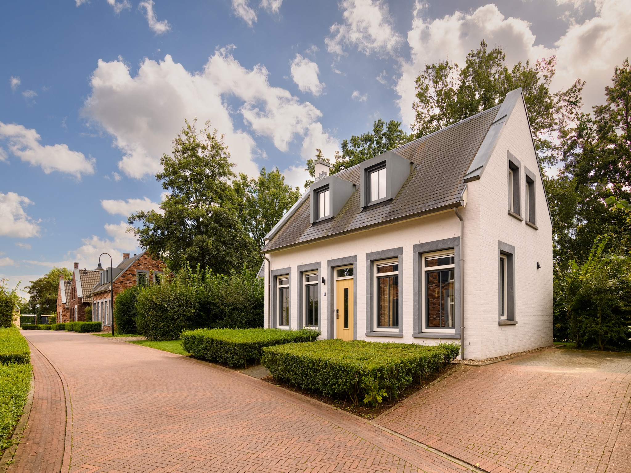 Villa With Sauna, Bubble Bath And Veranda - Maastricht