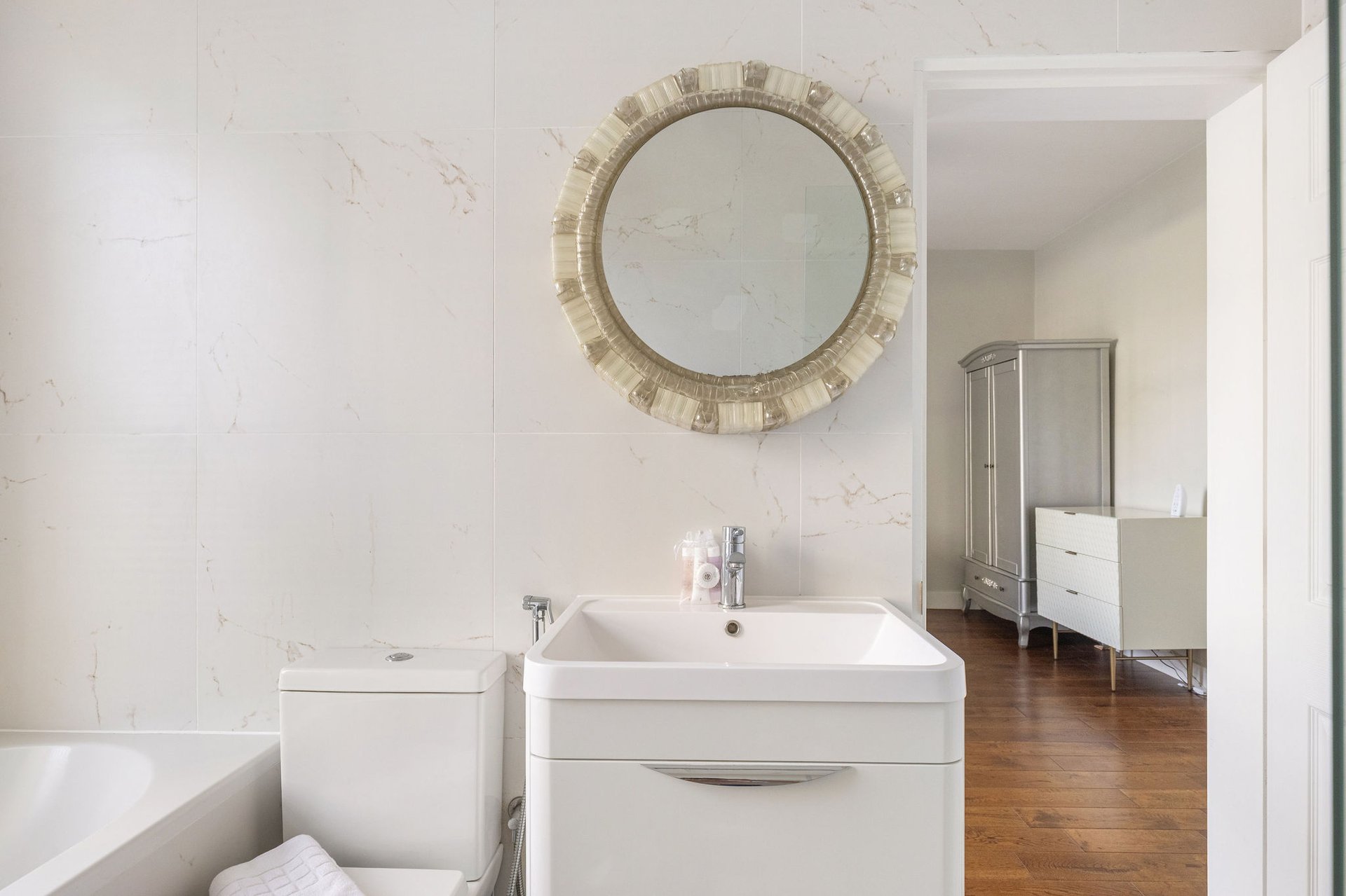 GuestReady - Charming Kensington Flat in flat 4, 34 Avonmore Road, London W14 8RS, UK W14 8RU - Property image 12 - VivreStays