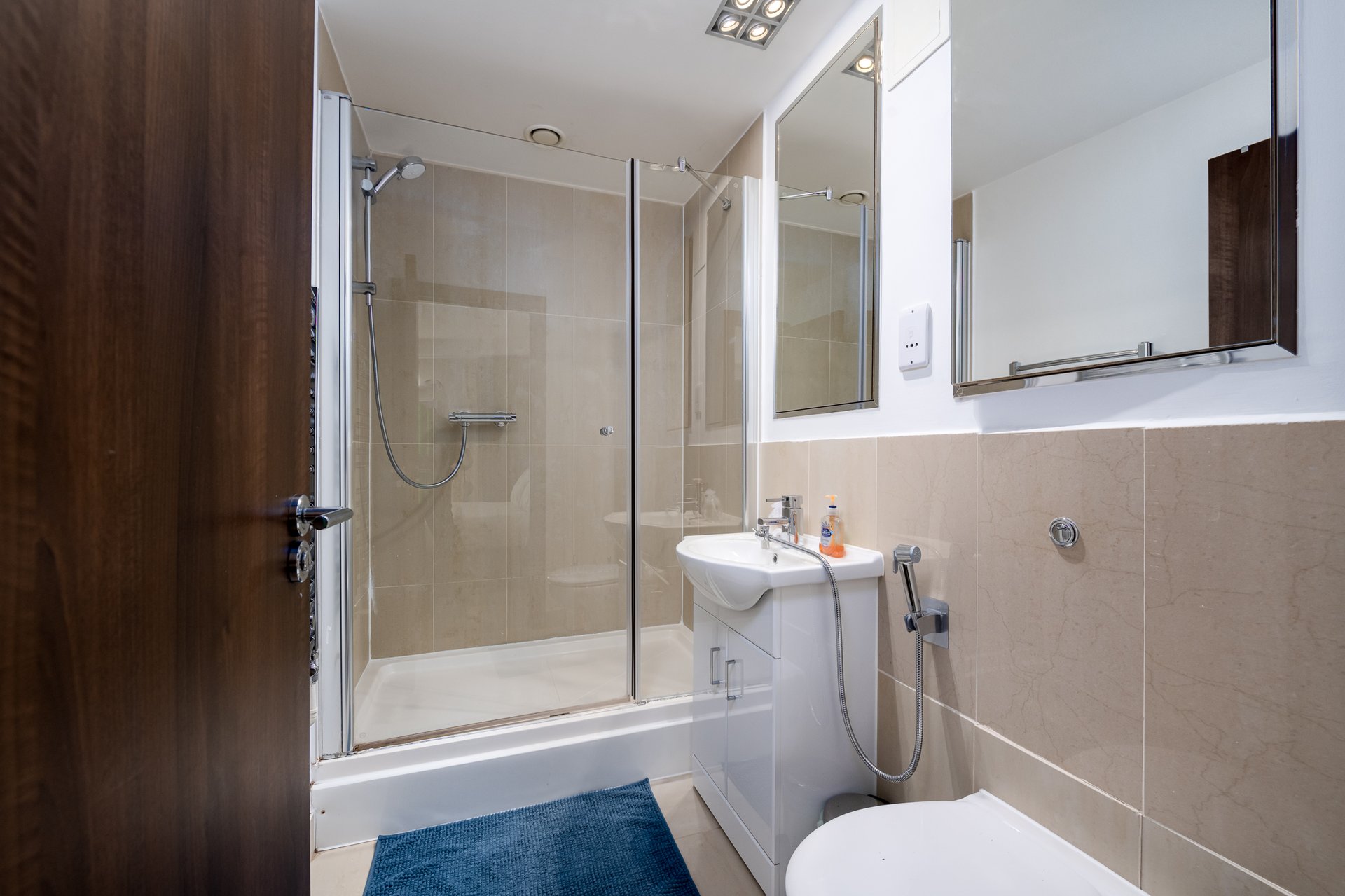GuestReady - Modern 2bed w Balcony in Battersea in Flat 43 Orbis Wharf, Bridges Court Road, London SW11 3GW, UK, London, United Kingdom - Property image 16 - VivreStays