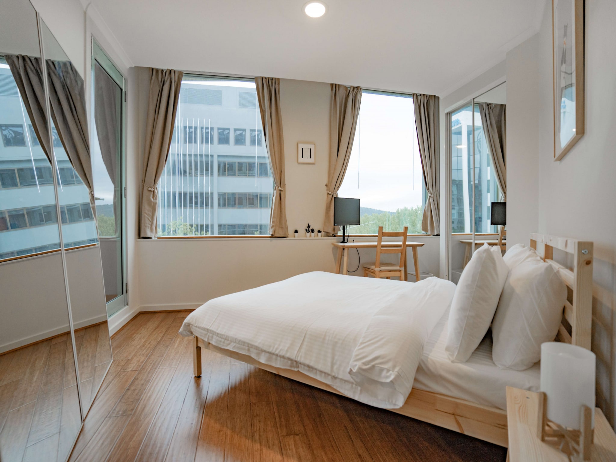 Central 2-bed With Gym And Parking - Australia