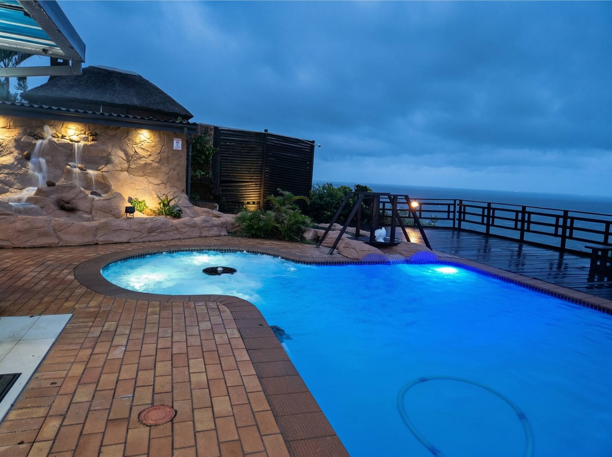 House 3 bedrooms, with pool