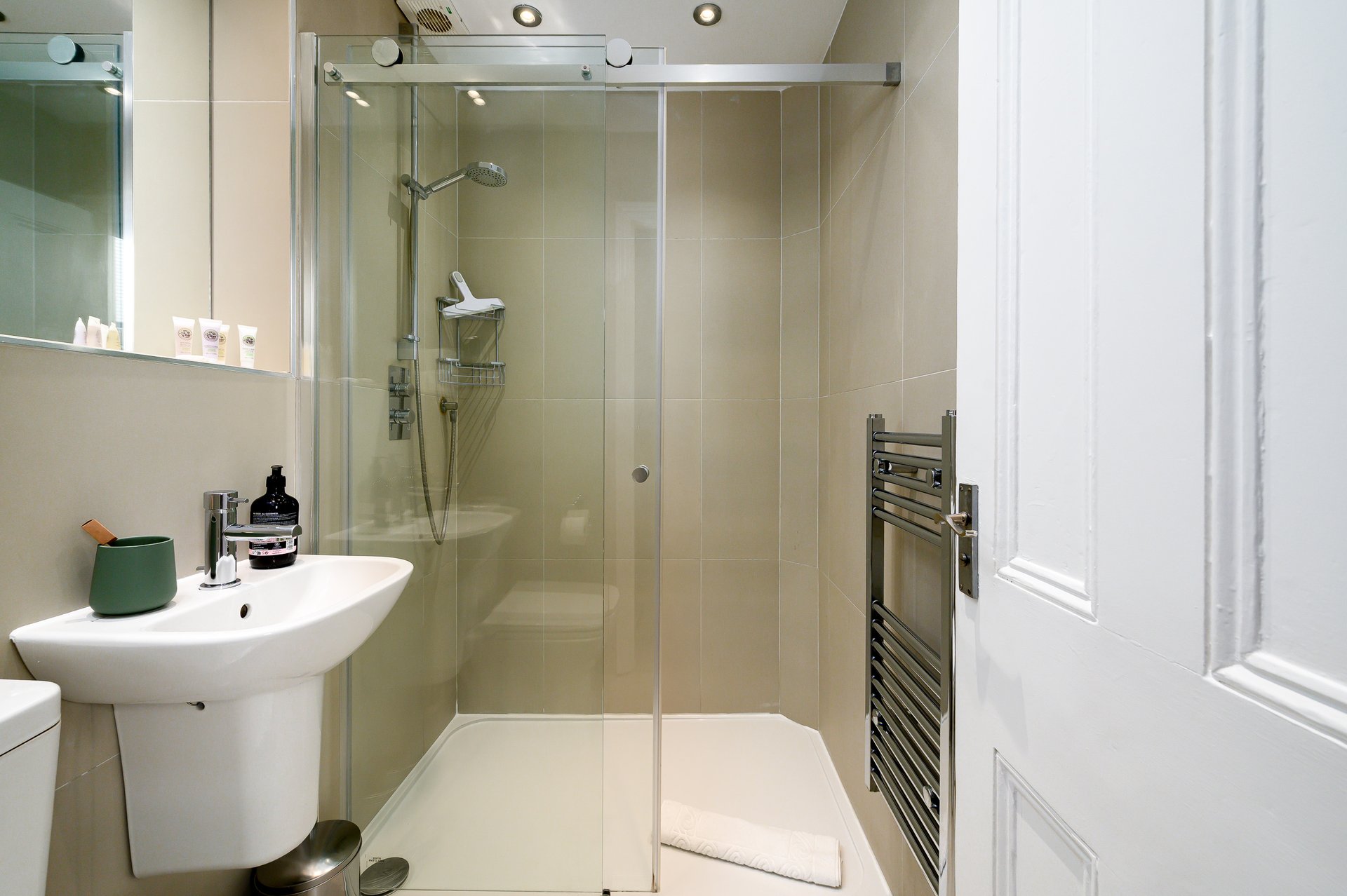 GuestReady - Cosy Loft Studio in Chiswick in flat 2, 2 Devonshire Gardens, London W4 3TW, UK W4 3TW - Property image 20 - VivreStays