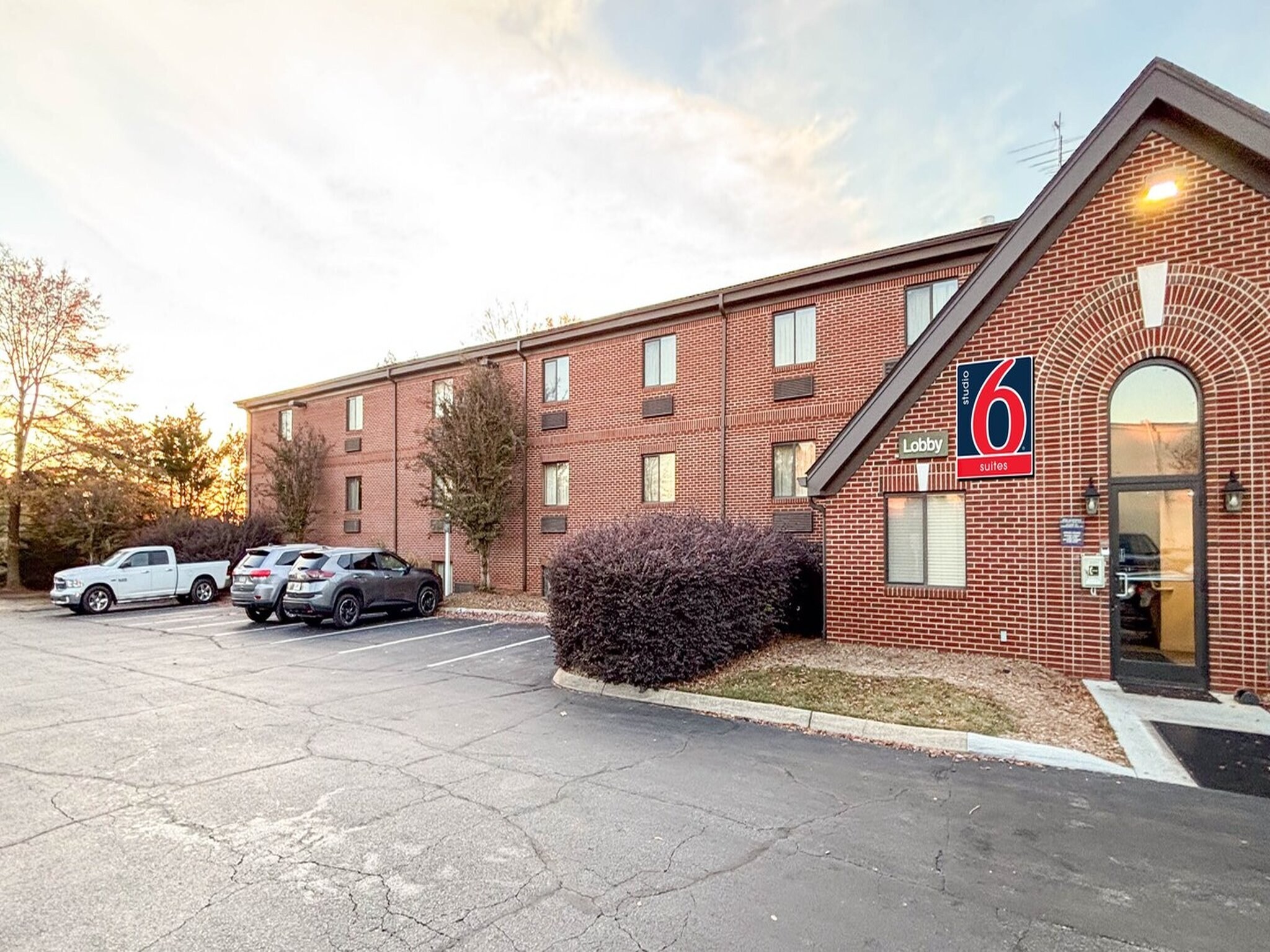 1 Queen Bed | Non-smoking, Micfridge - Greer, SC